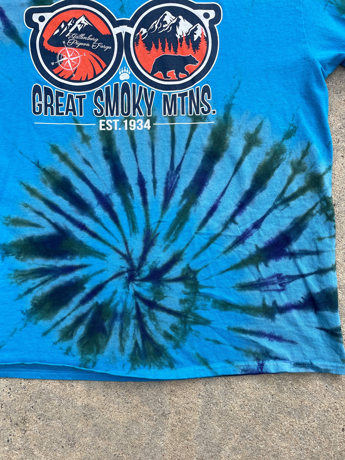 Great Smoky Mountains Sunglasses Short Sleeve Tie Dye T-Shirt | Men's XL