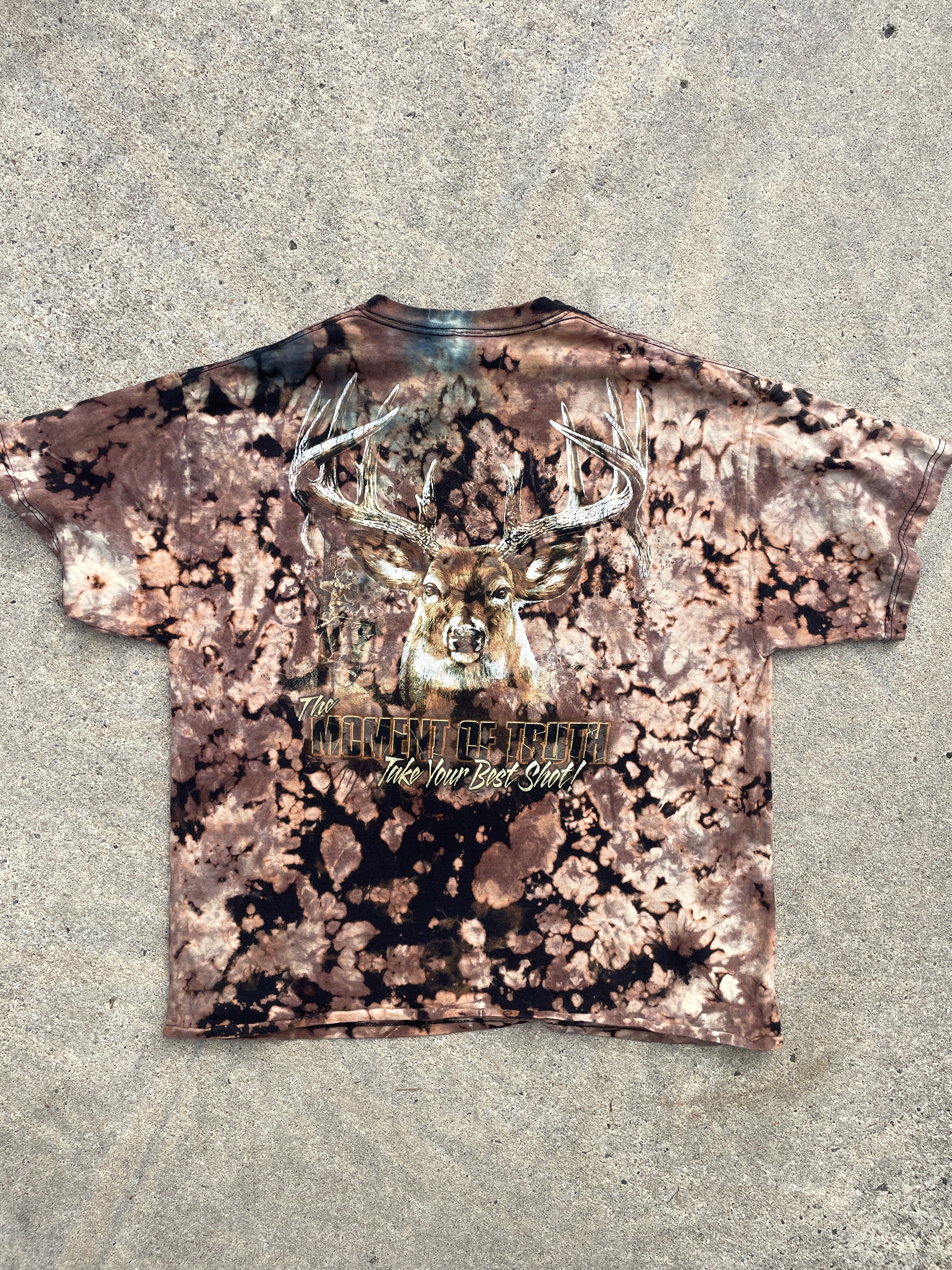 Deer Hunting Black and Brown Short Sleeve Bleached Dye T-Shirt | Men's XL
