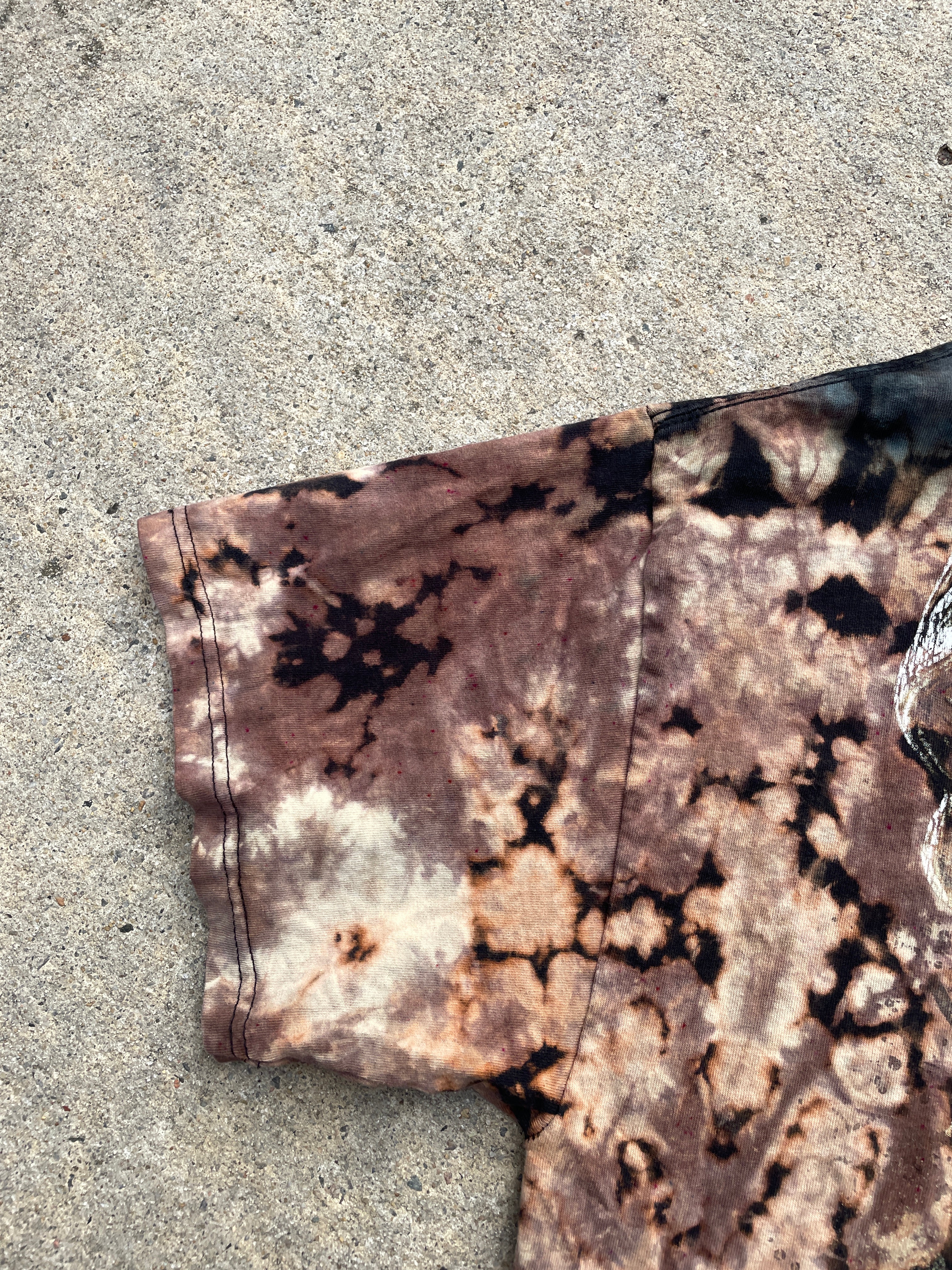 Deer Hunting Black and Brown Short Sleeve Bleached Dye T-Shirt | Men's XL