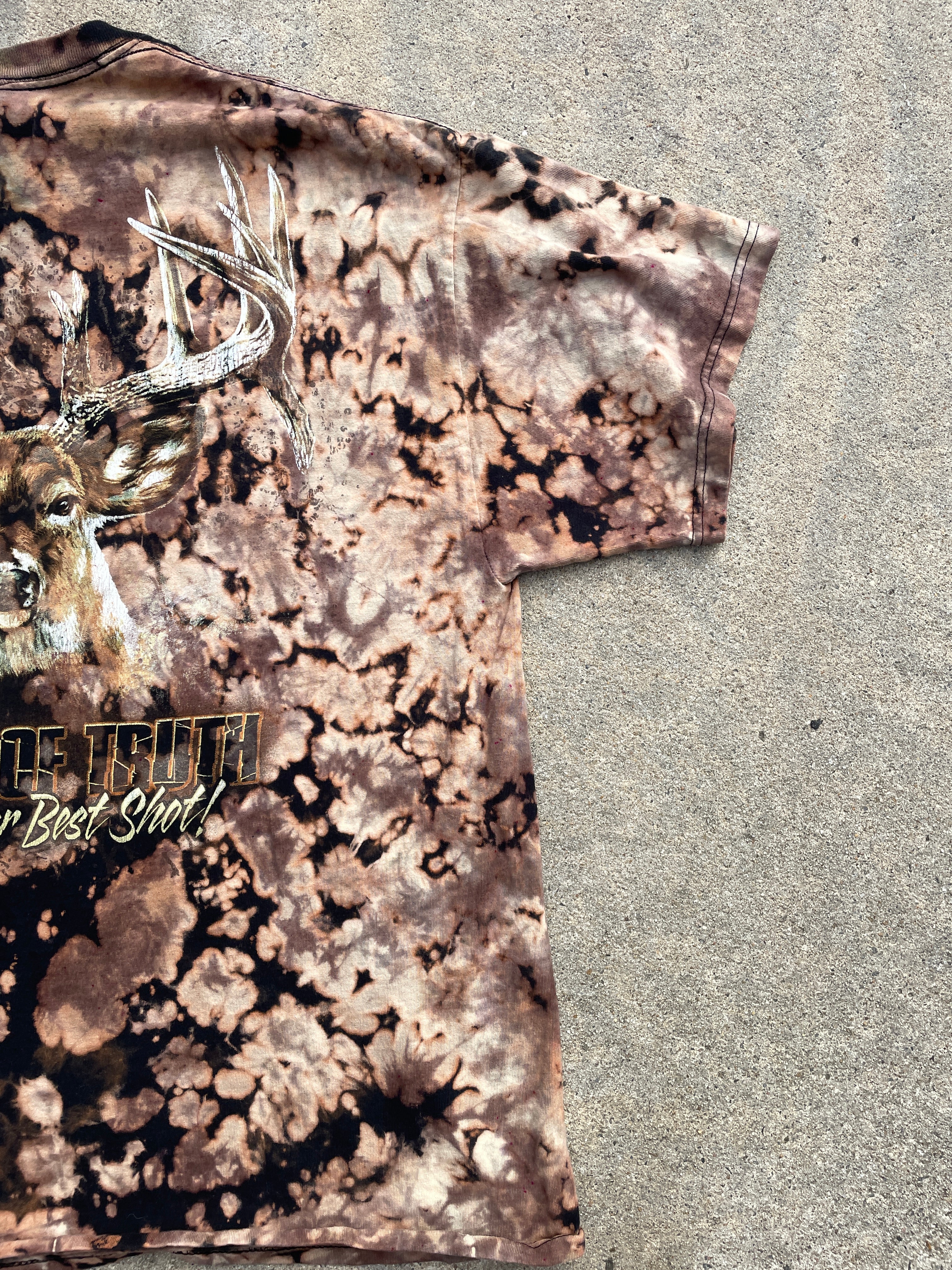 Deer Hunting Black and Brown Short Sleeve Bleached Dye T-Shirt | Men's XL