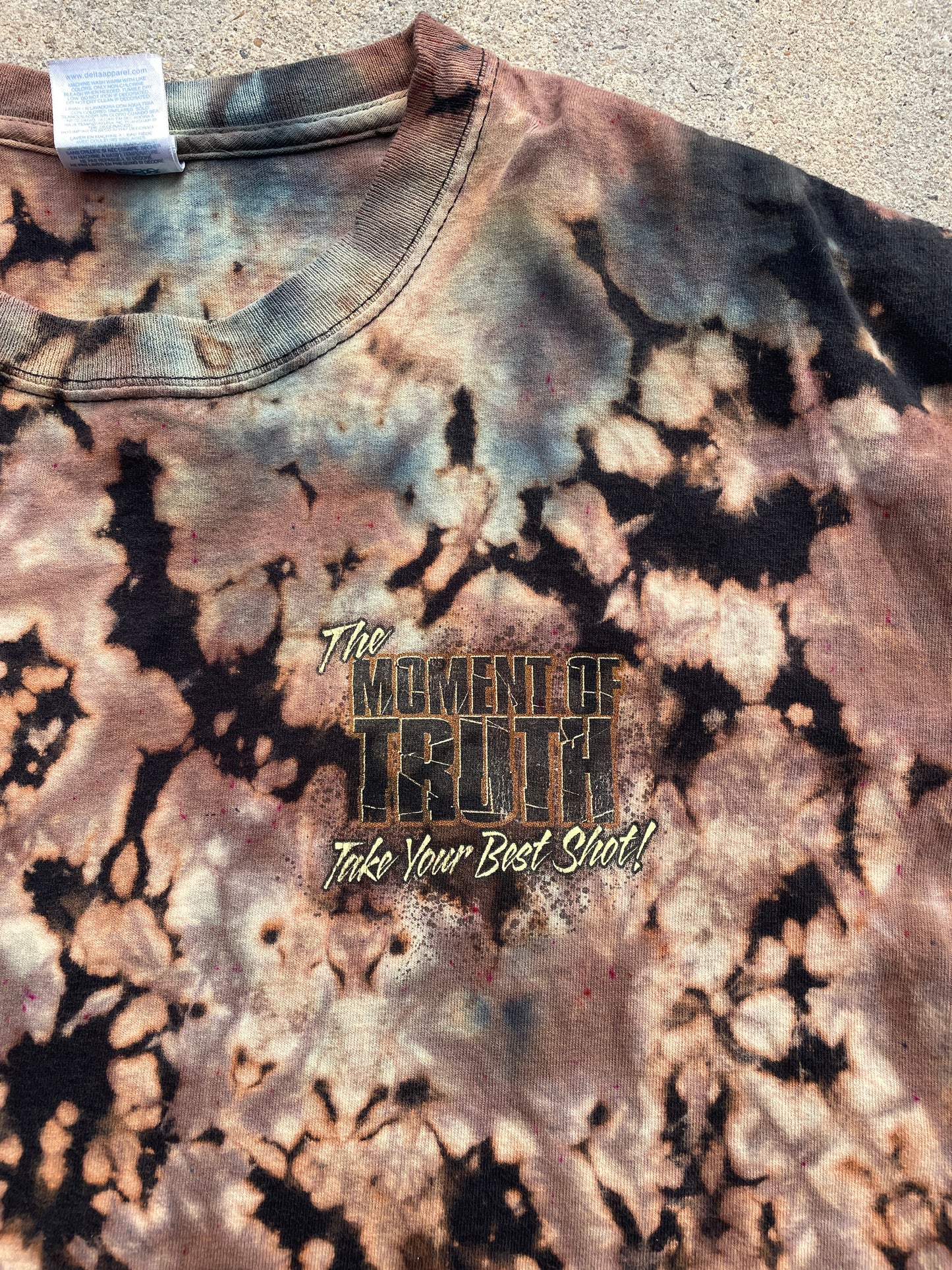 Deer Hunting Black and Brown Short Sleeve Bleached Dye T-Shirt | Men's XL