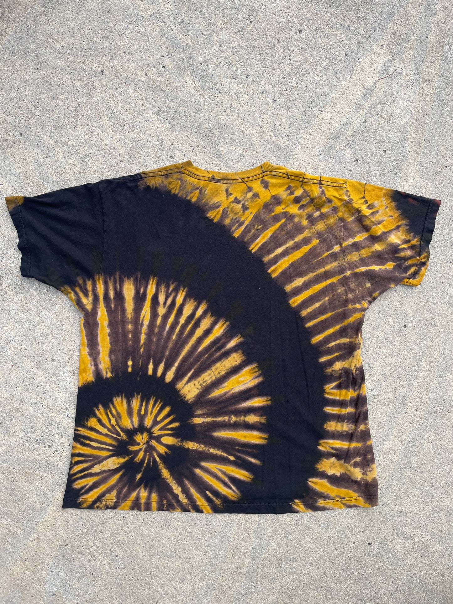 The Duel: Hamilton & Purr Black and Yellow Spiral Short Sleeve Bleached Dye T-Shirt | Men's XL Cat Pun Shirt