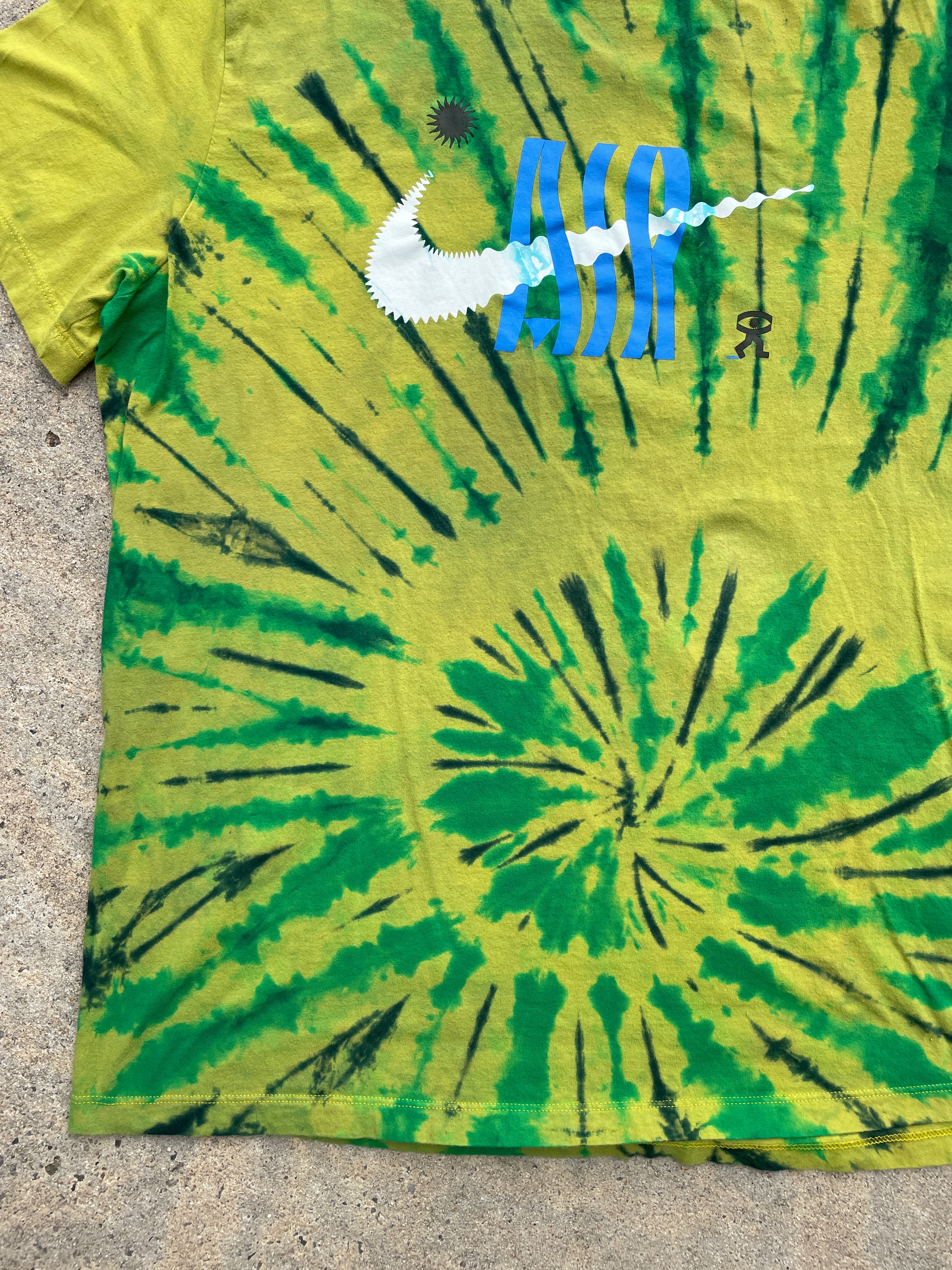 Nike Air Yellow and Blue Spiral Short Sleeve Tie Dye T-Shirt | Men's XL
