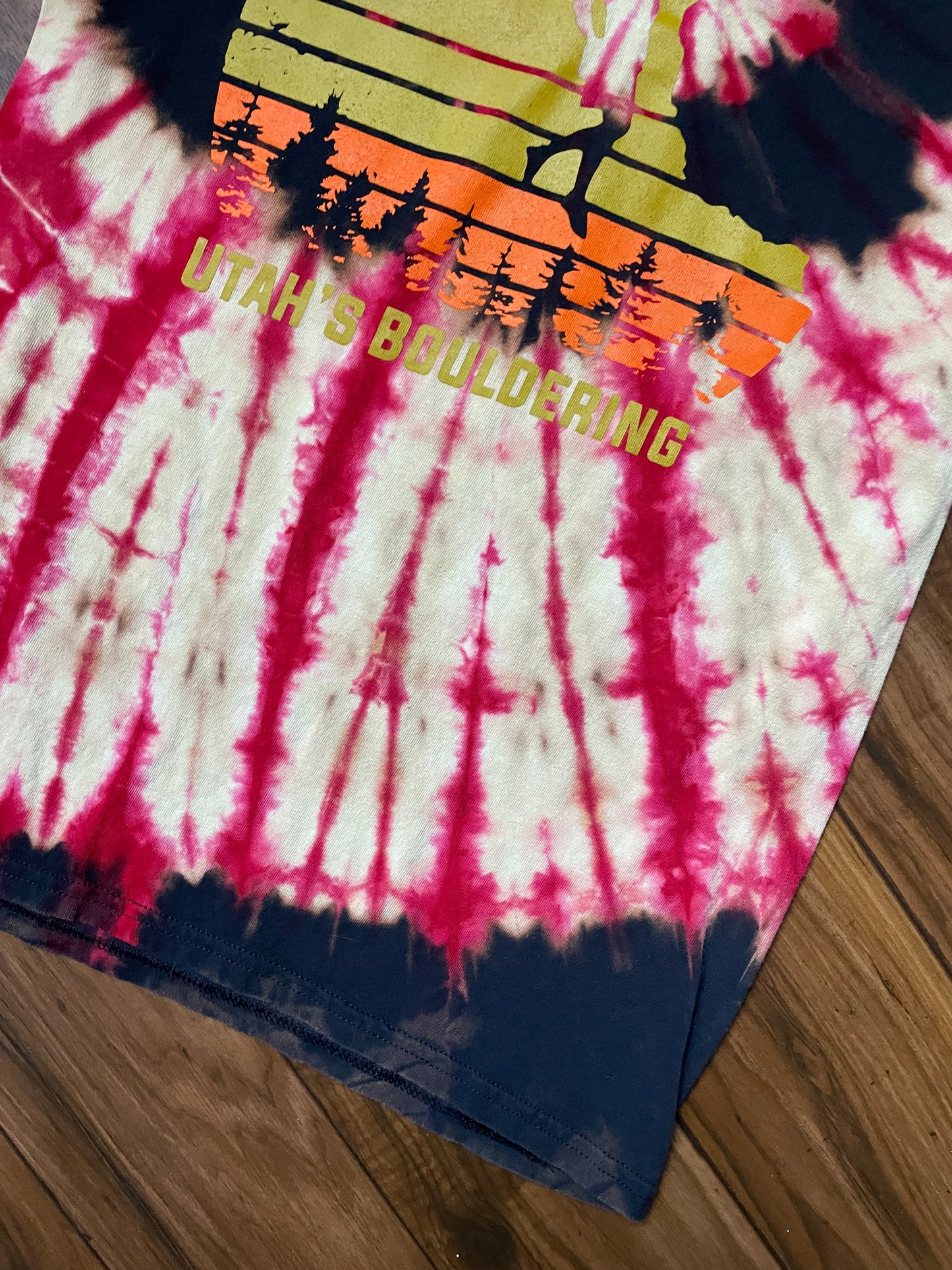 Men's Small Utah's Bouldering Handmade Tie Dye Short Sleeve T-Shirt