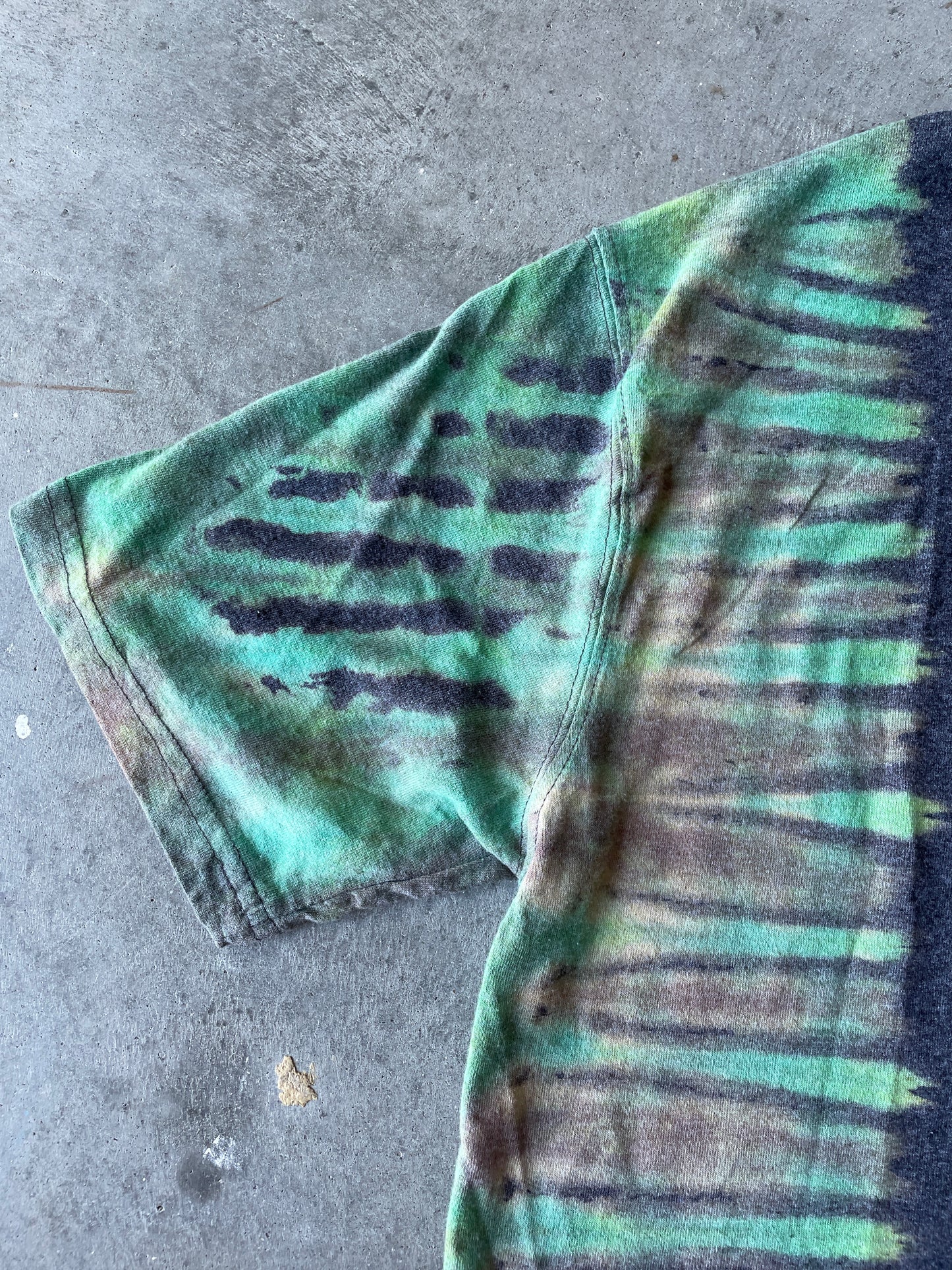 Carhartt "Built to Last" Camo Flag Short Sleeve Gray and Green Reverse Tie Dye T-Shirt | One-of-a-Kind | Men's Medium