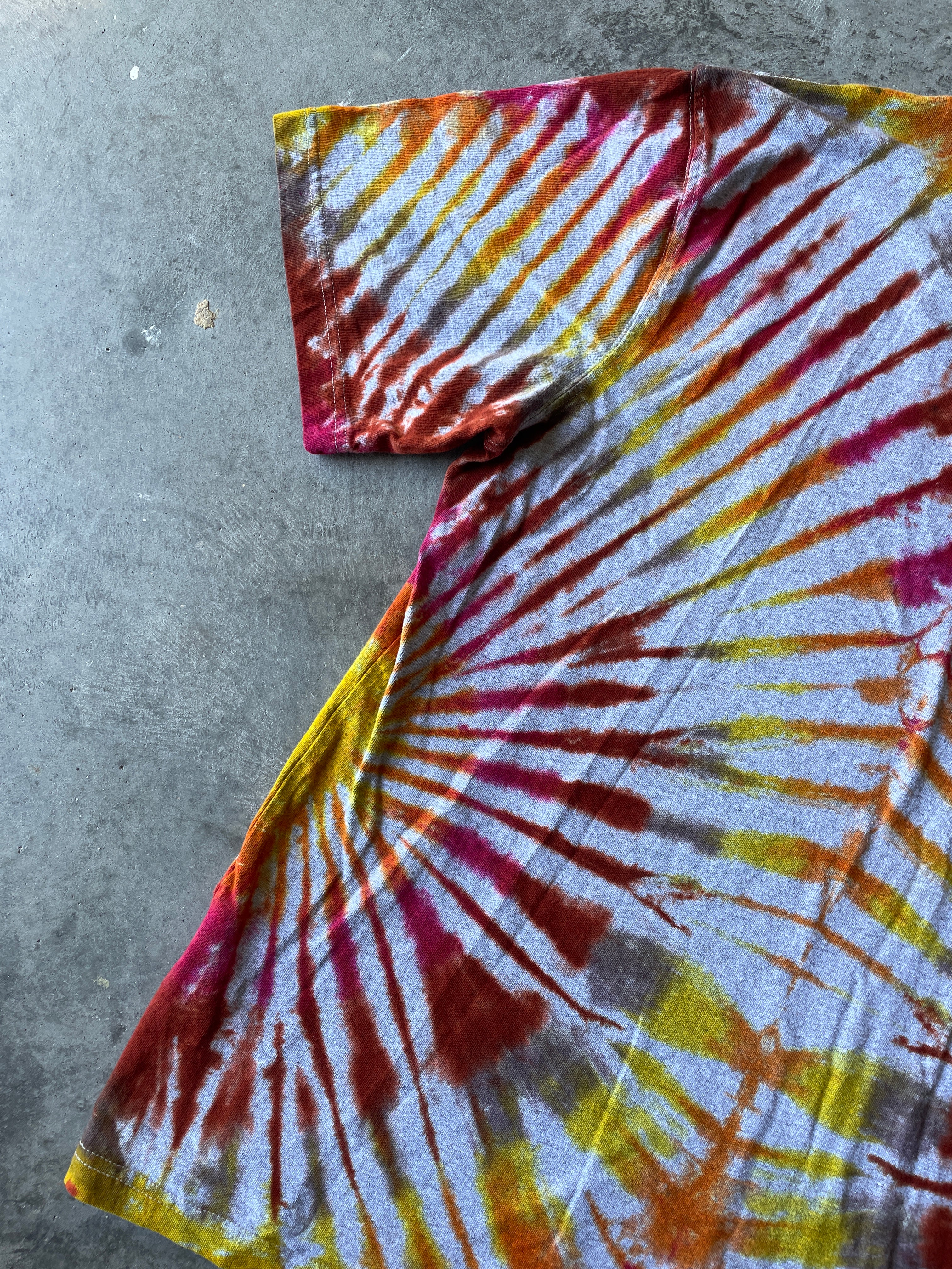 Carhartt Short Sleeve Gray & Gold Tie Dye Graphic T-Shirt | One-of-a-Kind | Men's Large