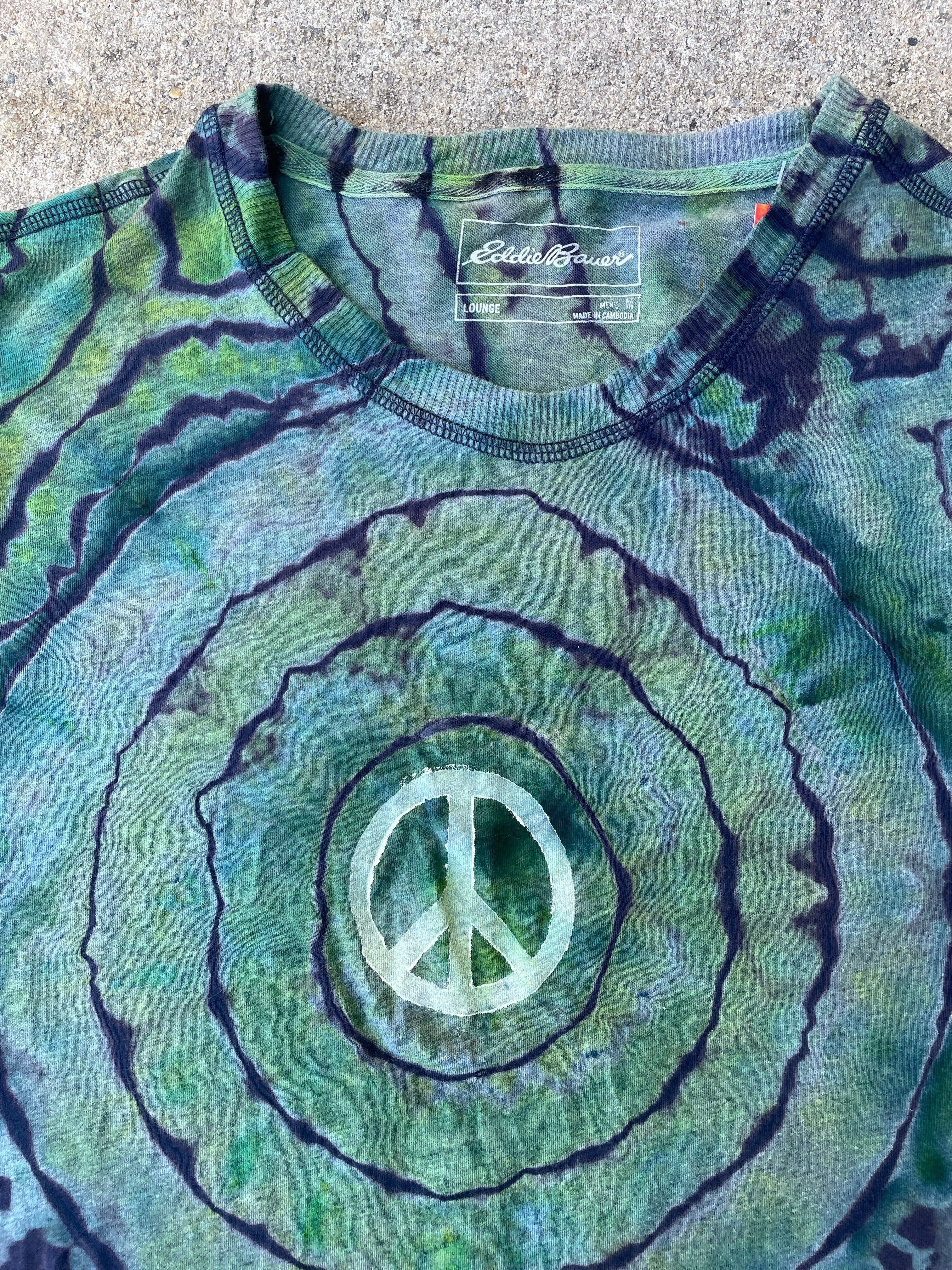 Hand-Printed Peace Sign Short Sleeve Blue and Green Geode Reverse Tie Dye T-Shirt | Men's Size Medium
