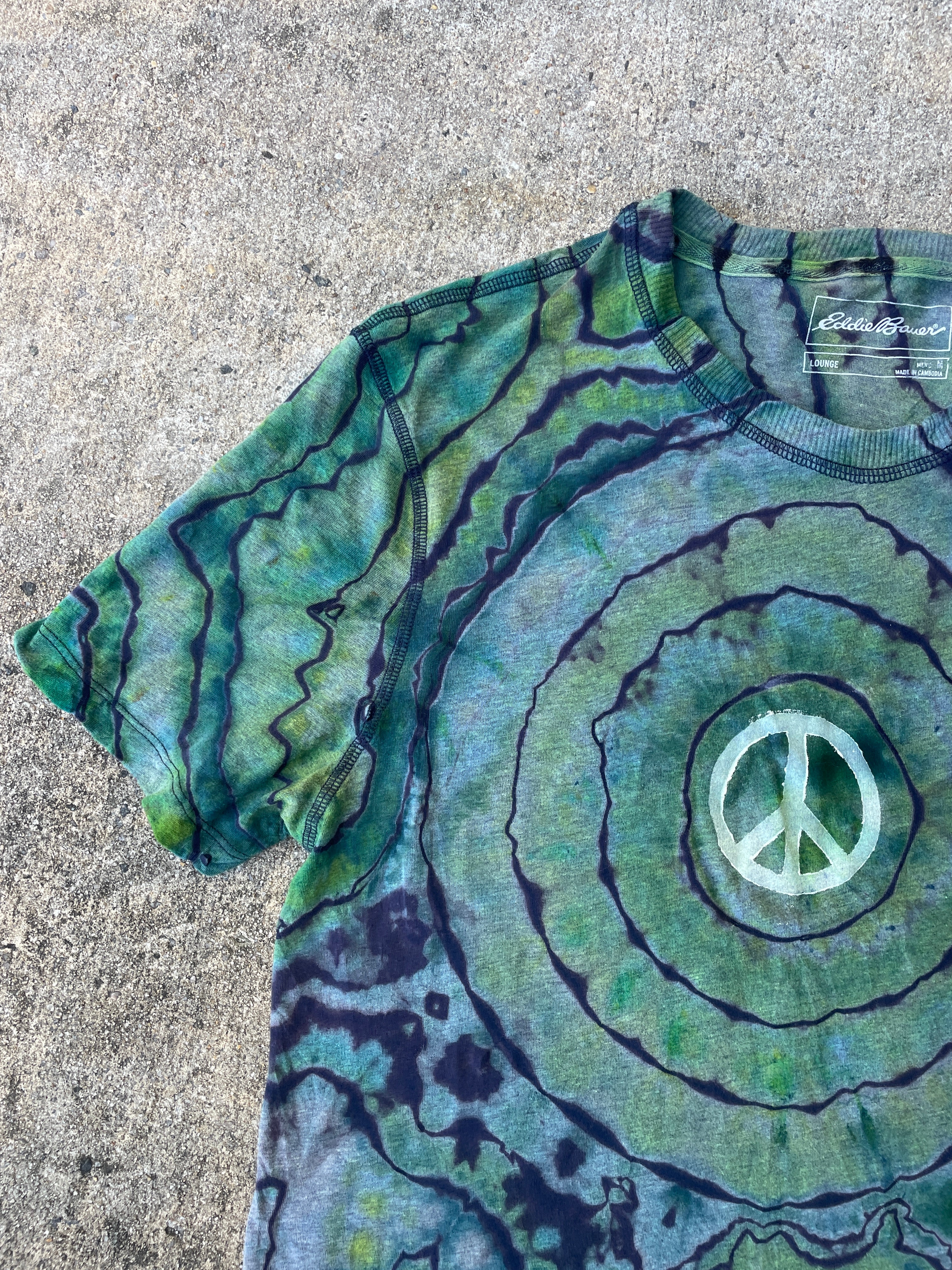 Hand-Printed Peace Sign Short Sleeve Blue and Green Geode Reverse Tie Dye T-Shirt | Men's Size Medium