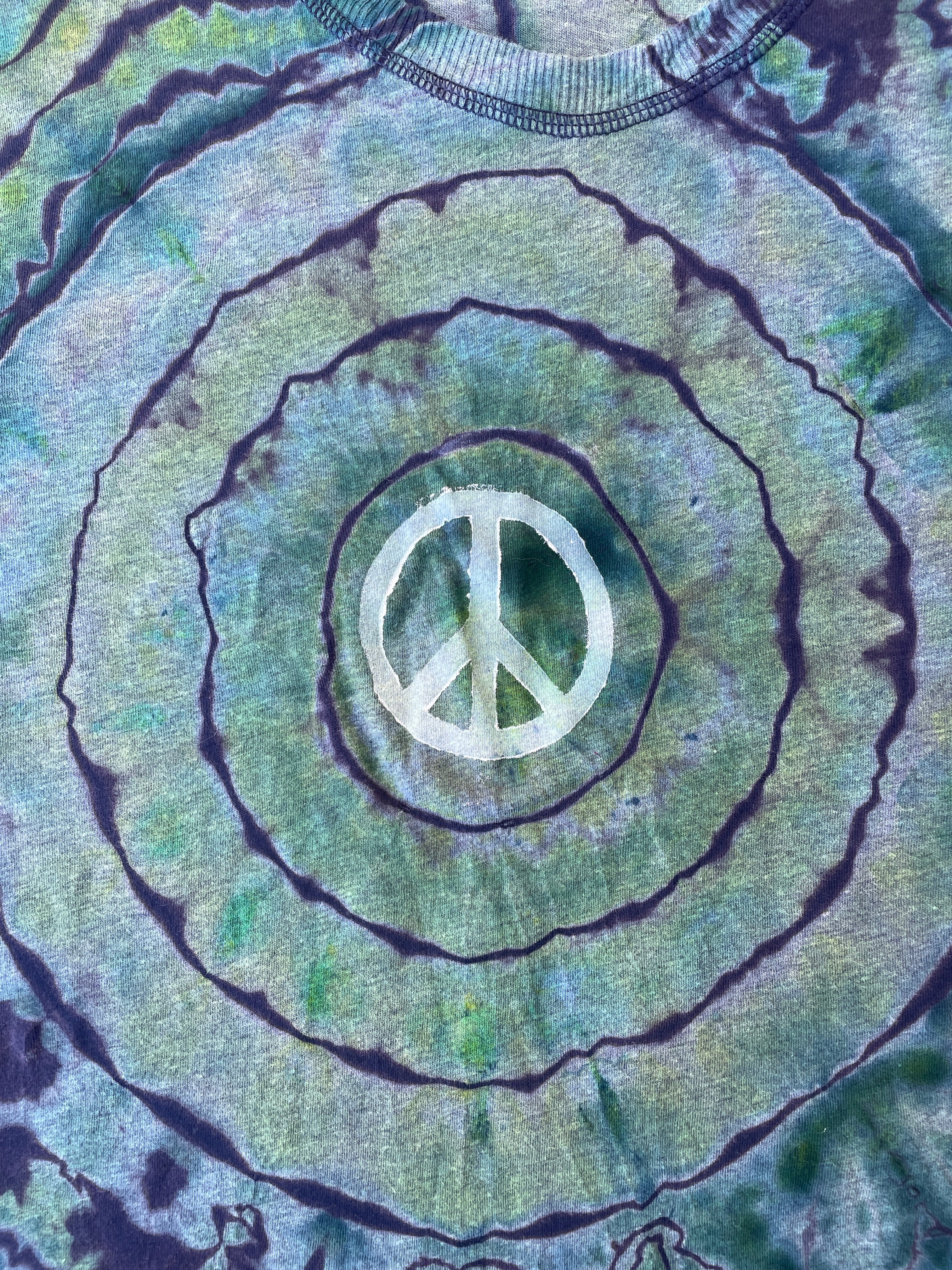 Hand-Printed Peace Sign Short Sleeve Blue and Green Geode Reverse Tie Dye T-Shirt | Men's Size Medium