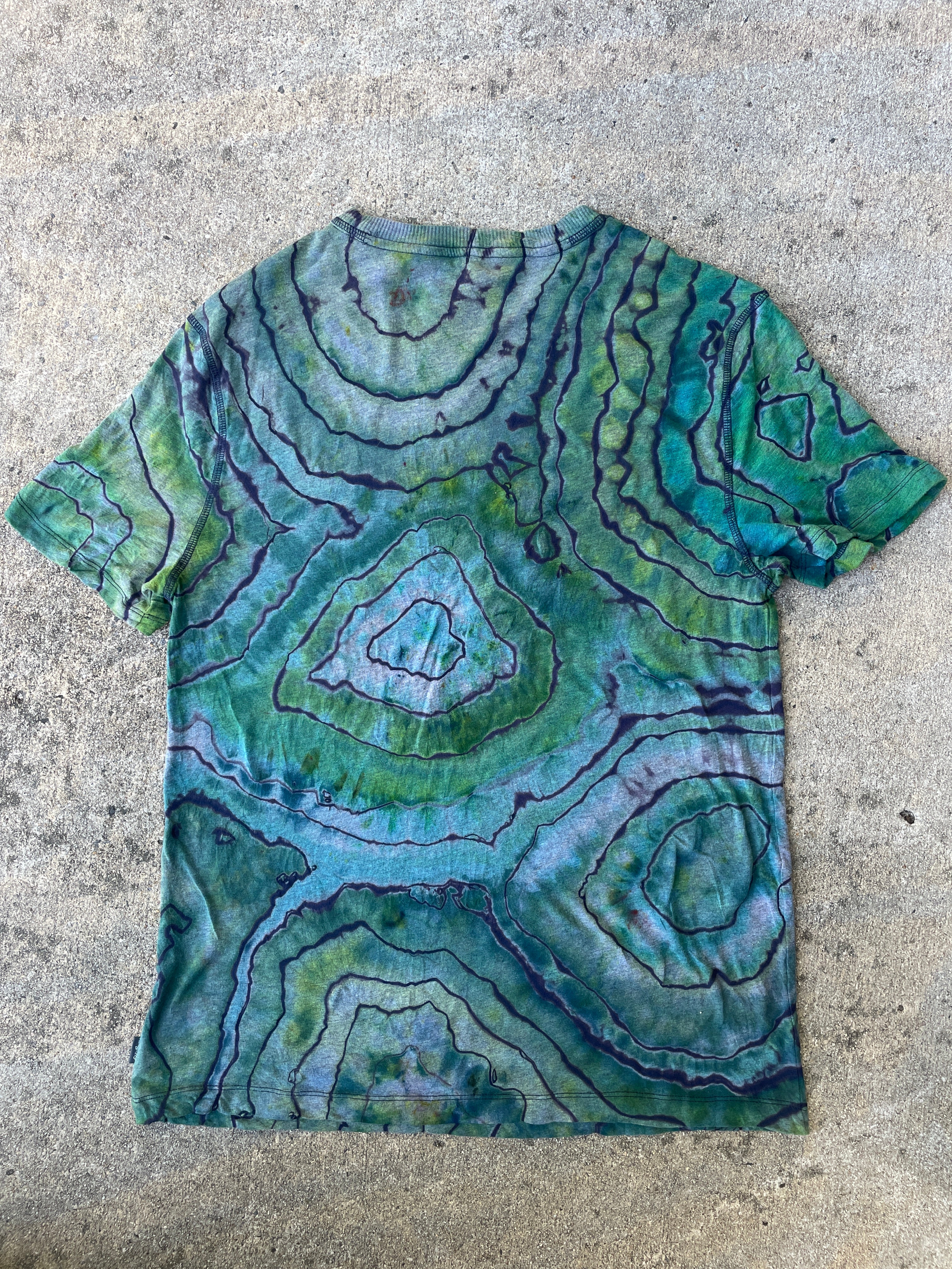 Hand-Printed Peace Sign Short Sleeve Blue and Green Geode Reverse Tie Dye T-Shirt | Men's Size Medium