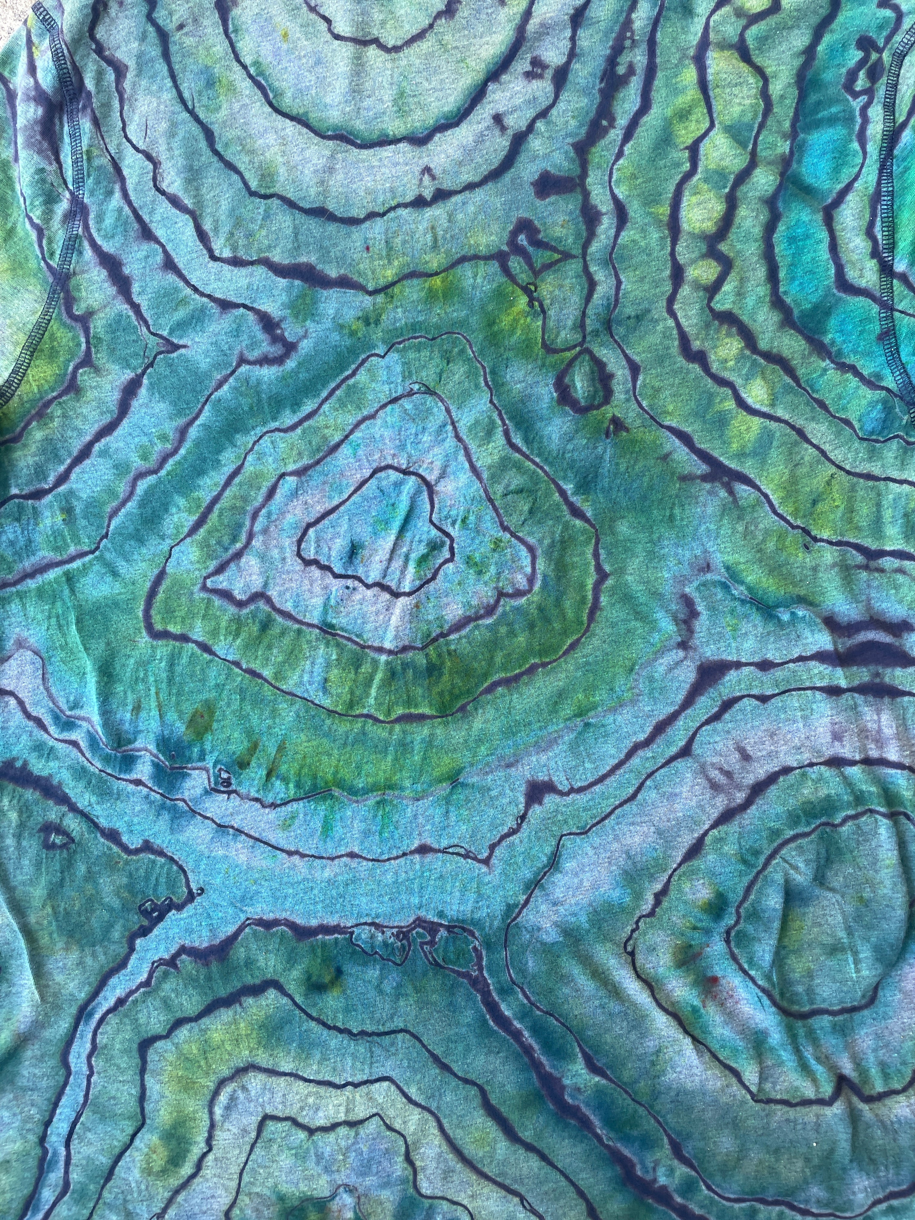 Hand-Printed Peace Sign Short Sleeve Blue and Green Geode Reverse Tie Dye T-Shirt | Men's Size Medium