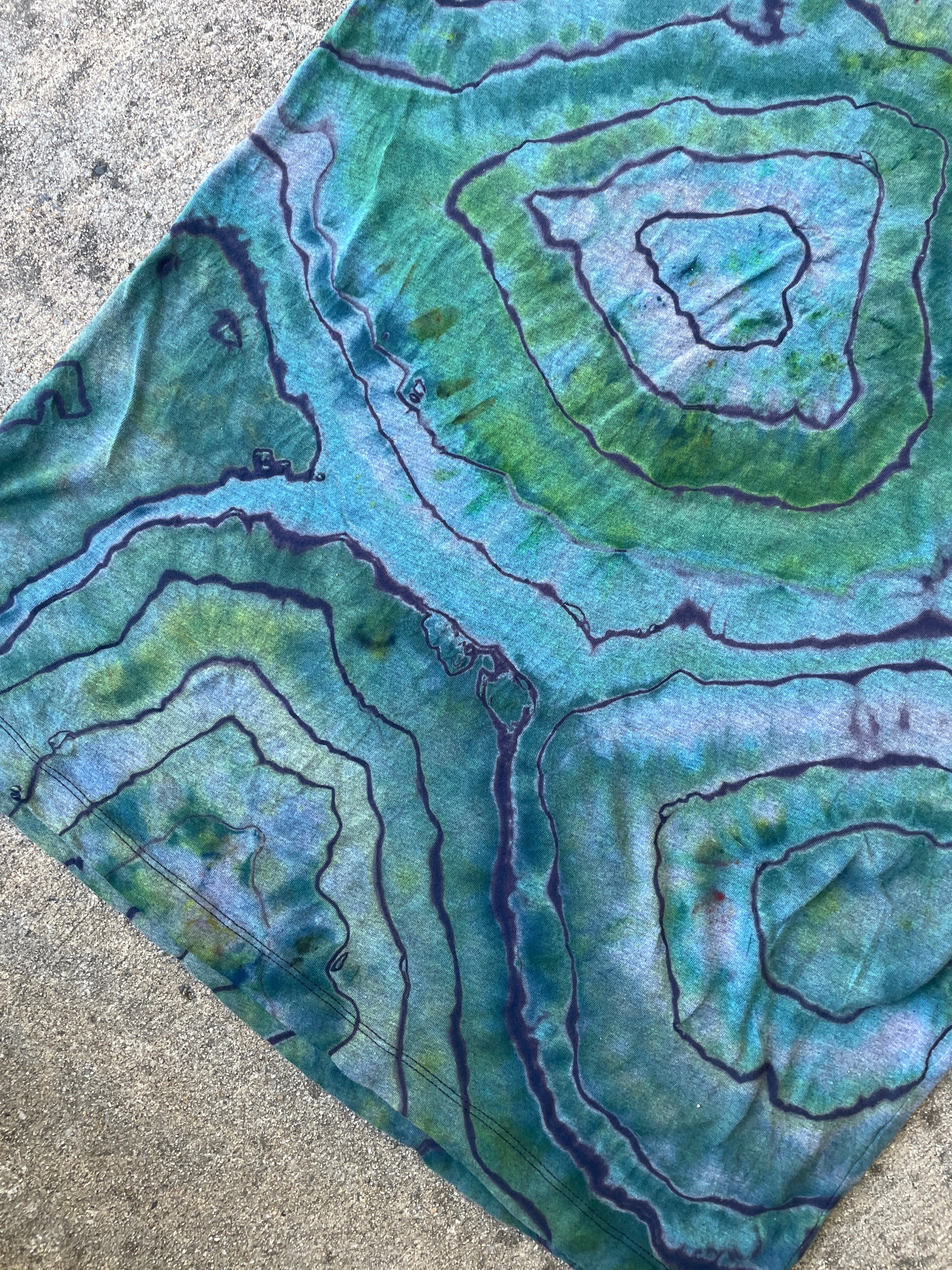 Hand-Printed Peace Sign Short Sleeve Blue and Green Geode Reverse Tie Dye T-Shirt | Men's Size Medium