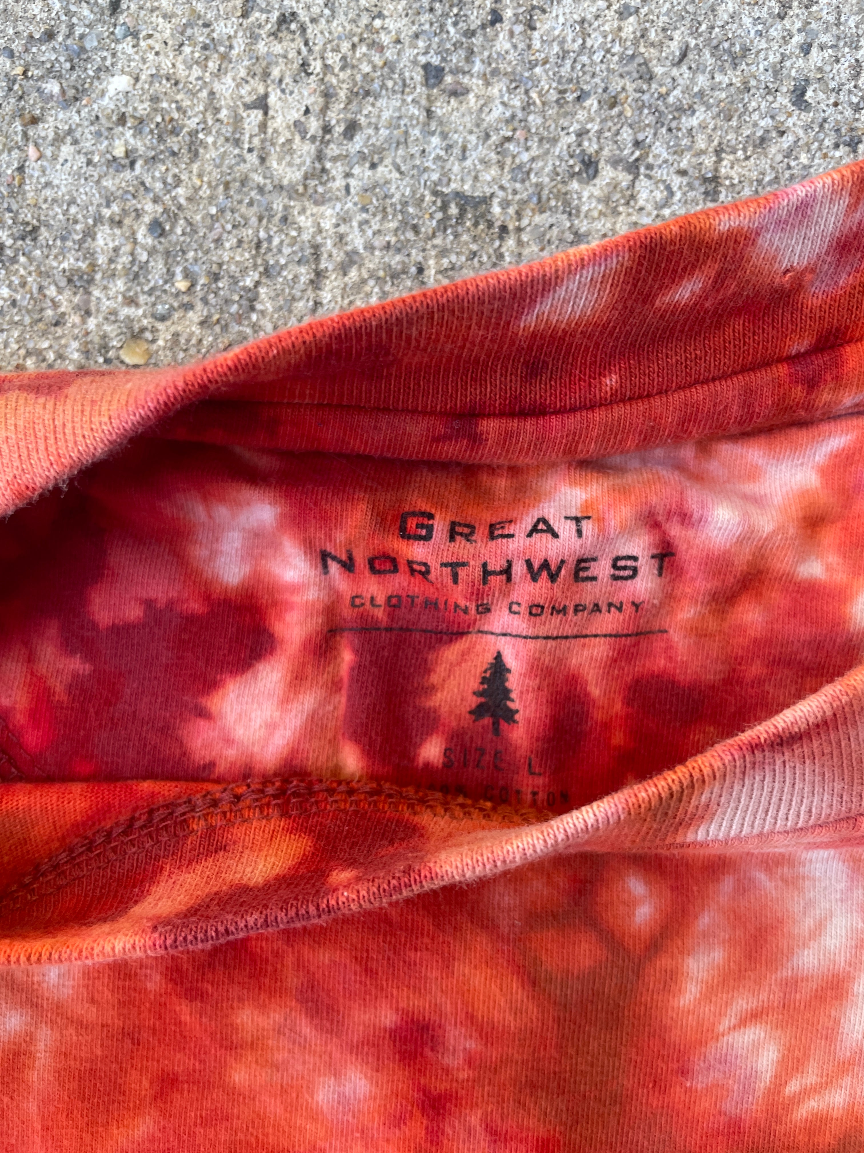 Hand-Printed Largemouth Bass Orange and Red Short Sleeve Tie Dye T-Shirt | Men's Size Large