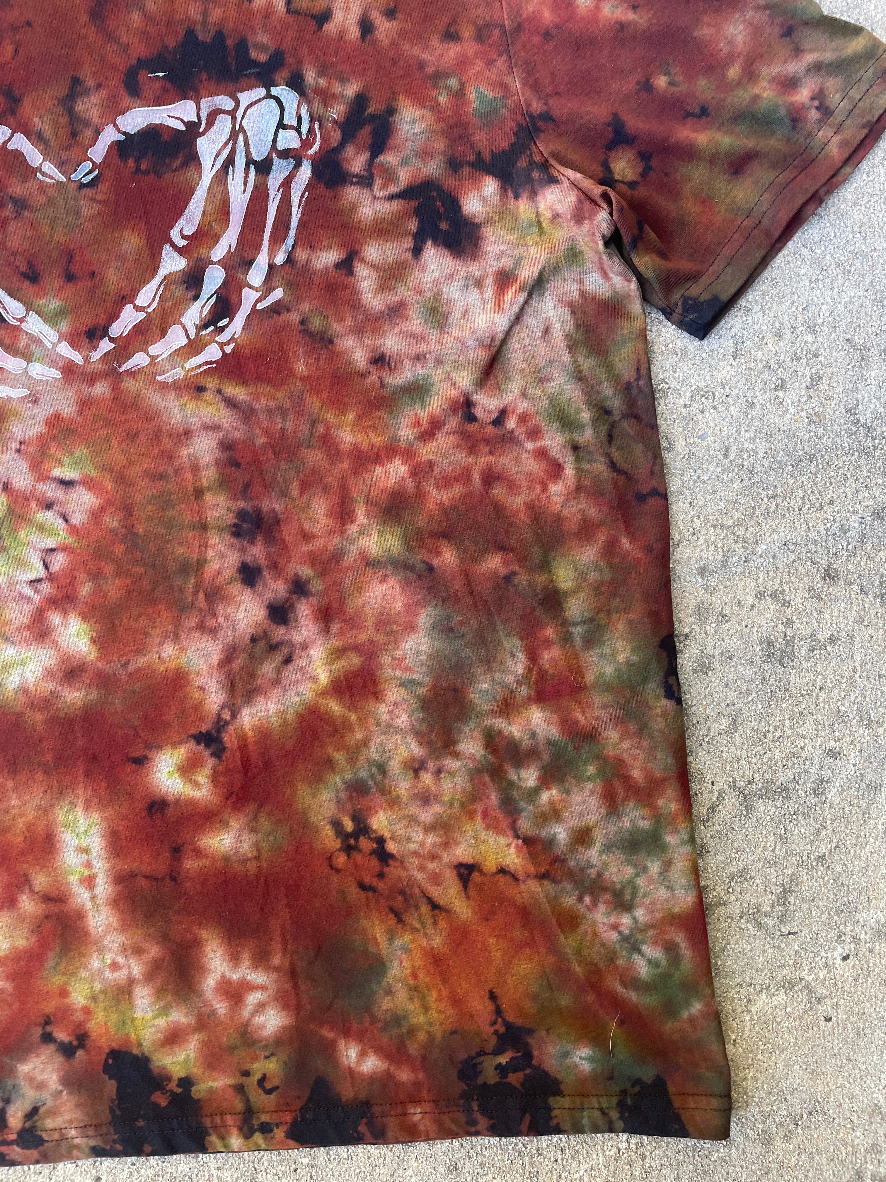 Hand-Printed Skeleton Heart Hands Black and Brown Reverse Tie Dye Short Sleeve T-Shirt | Men's Size Large
