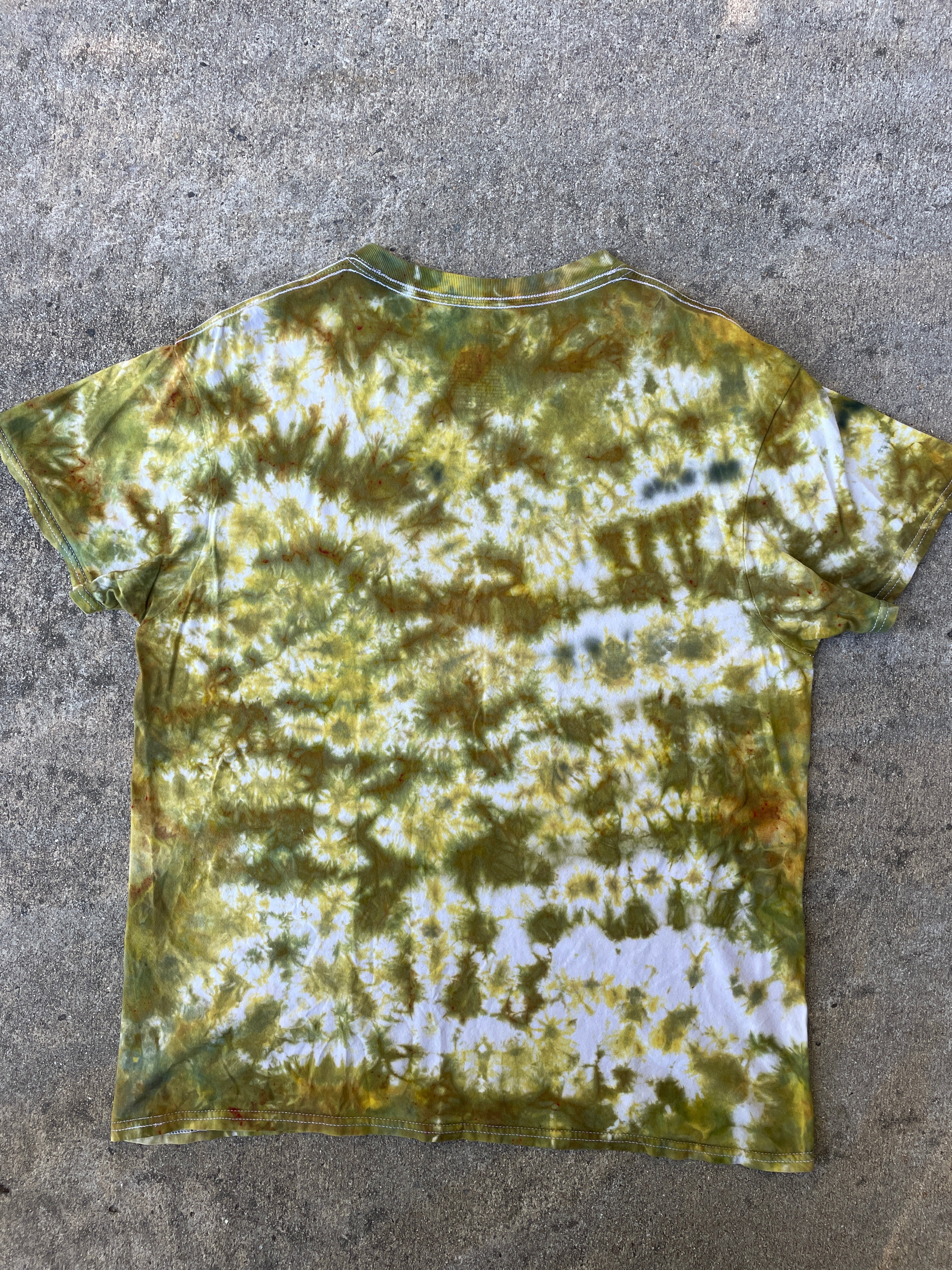 Hand-Printed Largemouth Bass White and Green Tie Dye Short Sleeve T-Shirt | Men's Size Large