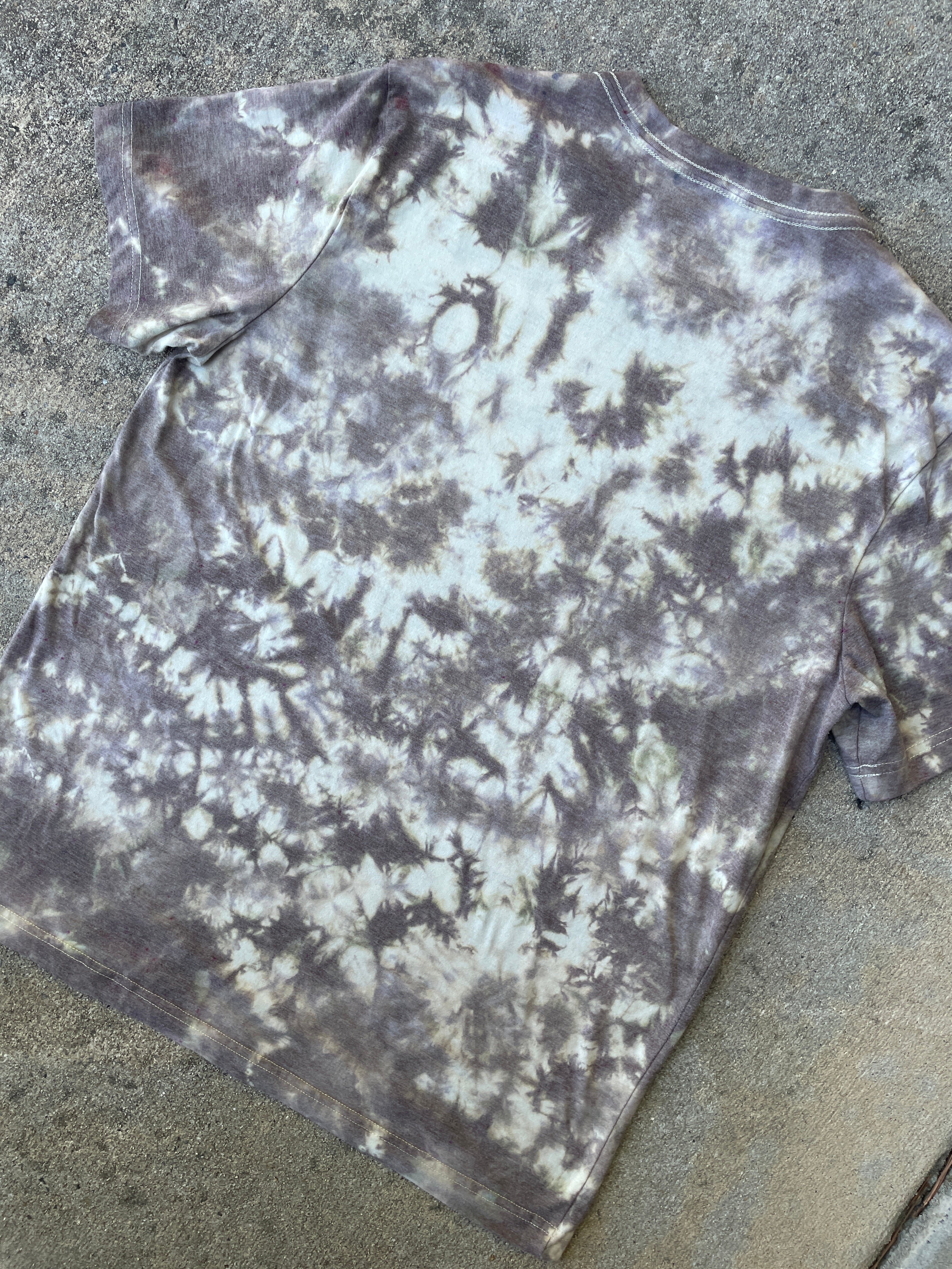 Hand-Printed Largemouth Bass Gray and White Tie Dye Short Sleeve T-Shirt | Men's Size Large