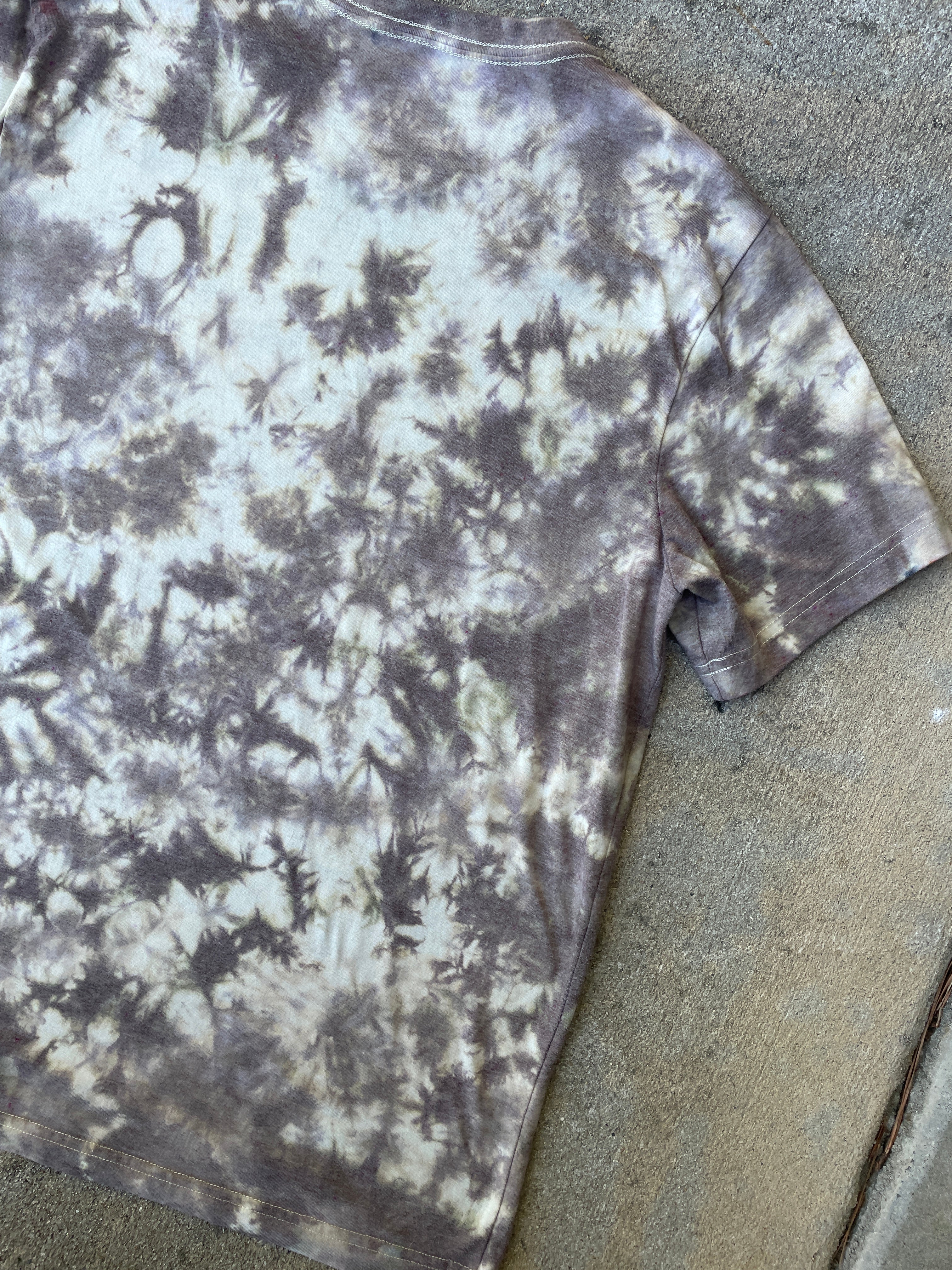 Hand-Printed Largemouth Bass Gray and White Tie Dye Short Sleeve T-Shirt | Men's Size Large