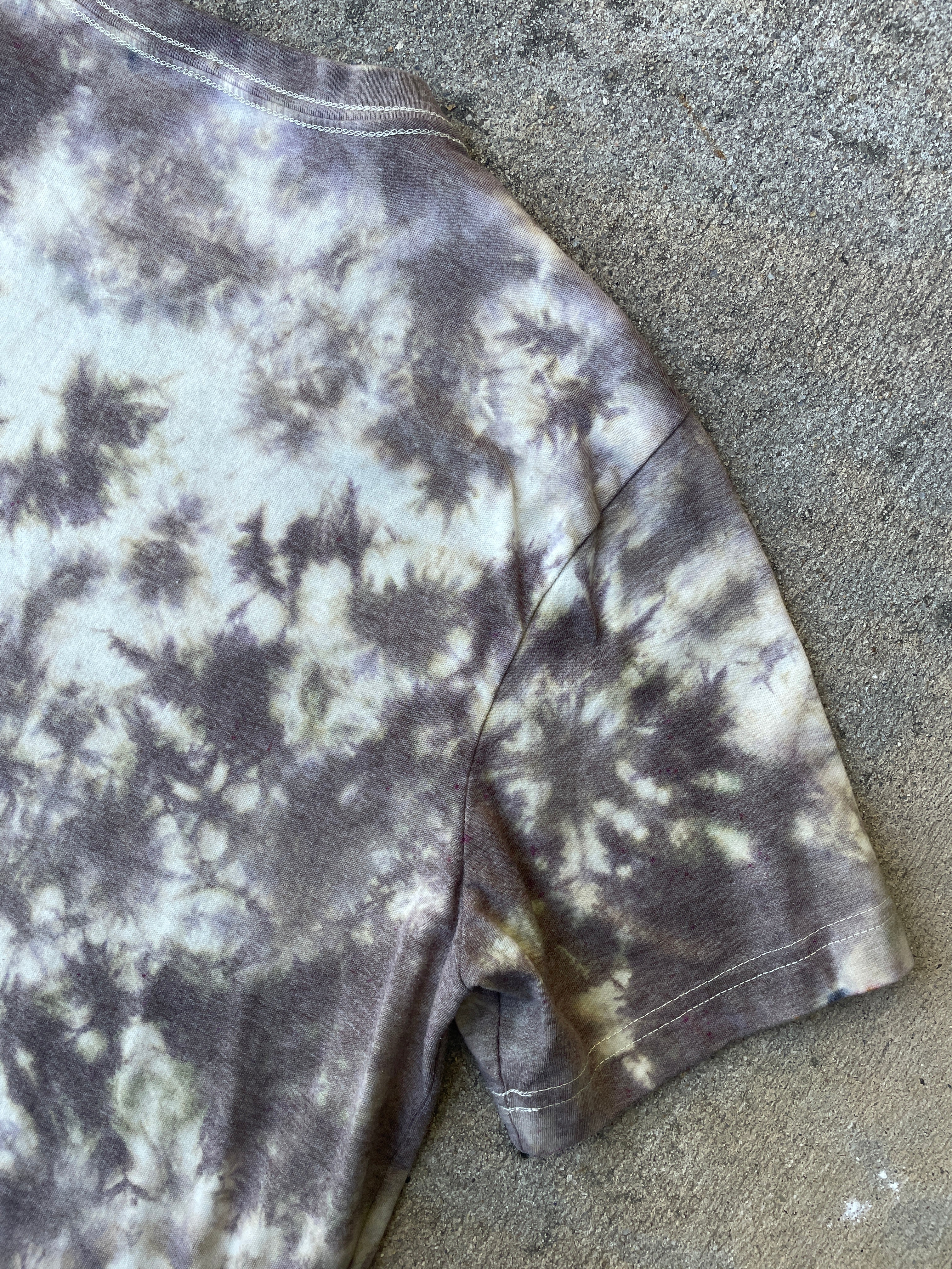 Hand-Printed Largemouth Bass Gray and White Tie Dye Short Sleeve T-Shirt | Men's Size Large