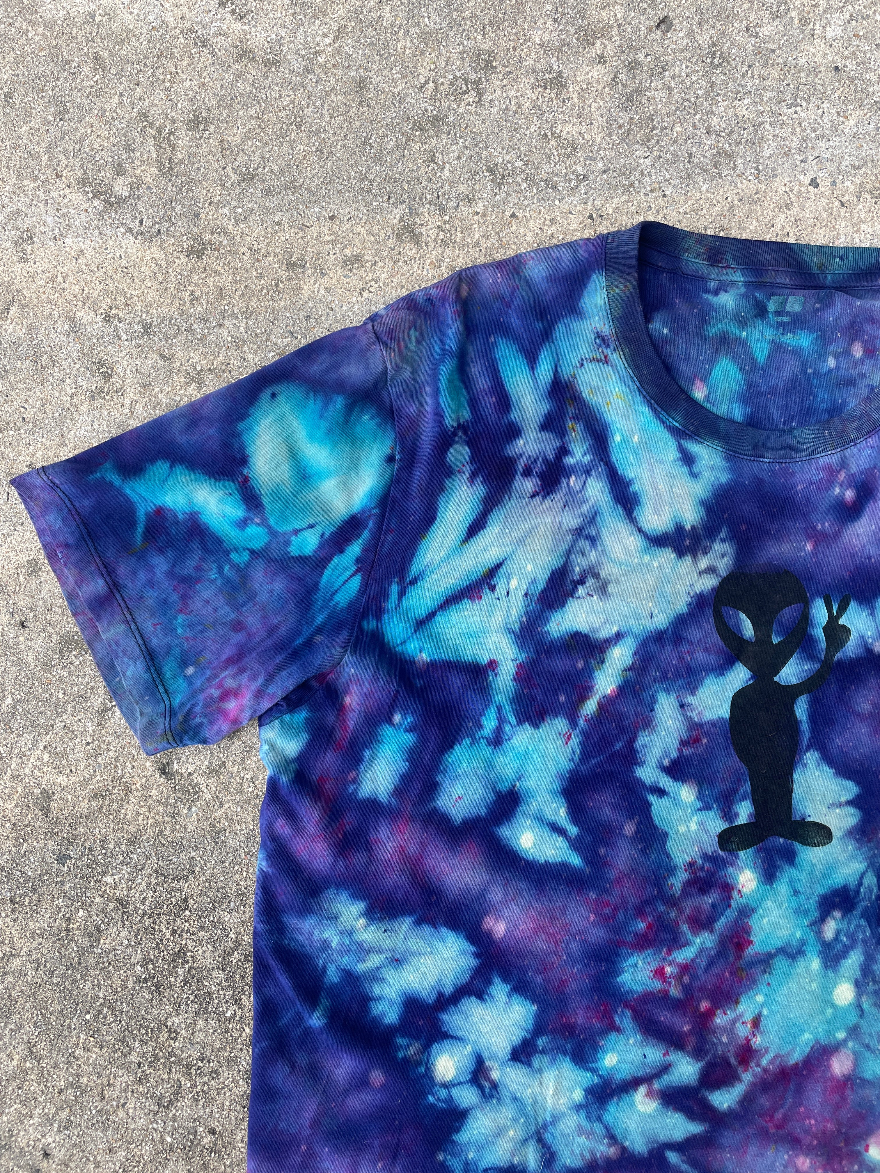 Hand-Printed Alien Purple and Blue Galaxy Dye Short Sleeve T-Shirt | Men's Size Large