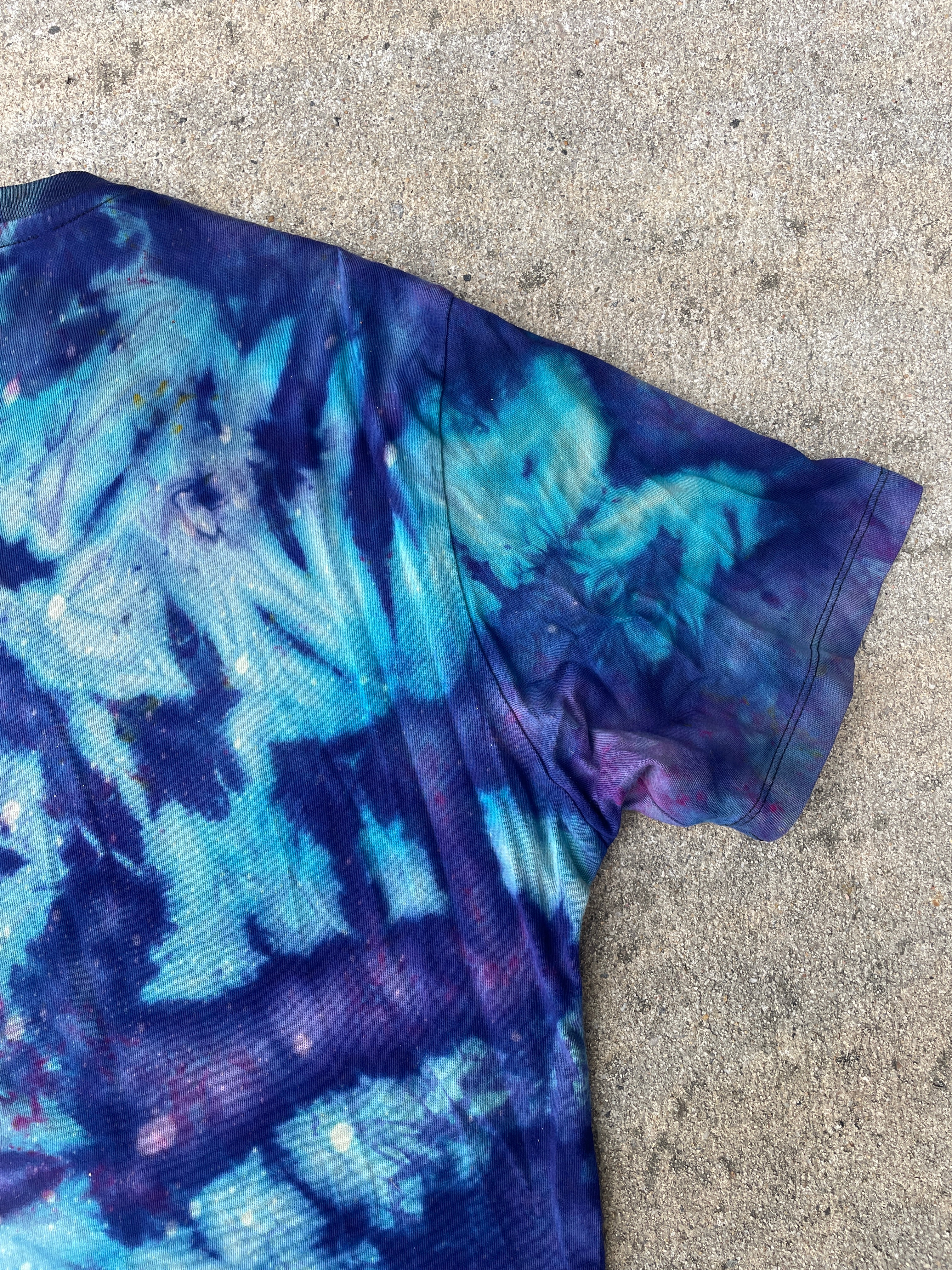 Hand-Printed Alien Purple and Blue Galaxy Dye Short Sleeve T-Shirt | Men's Size Large