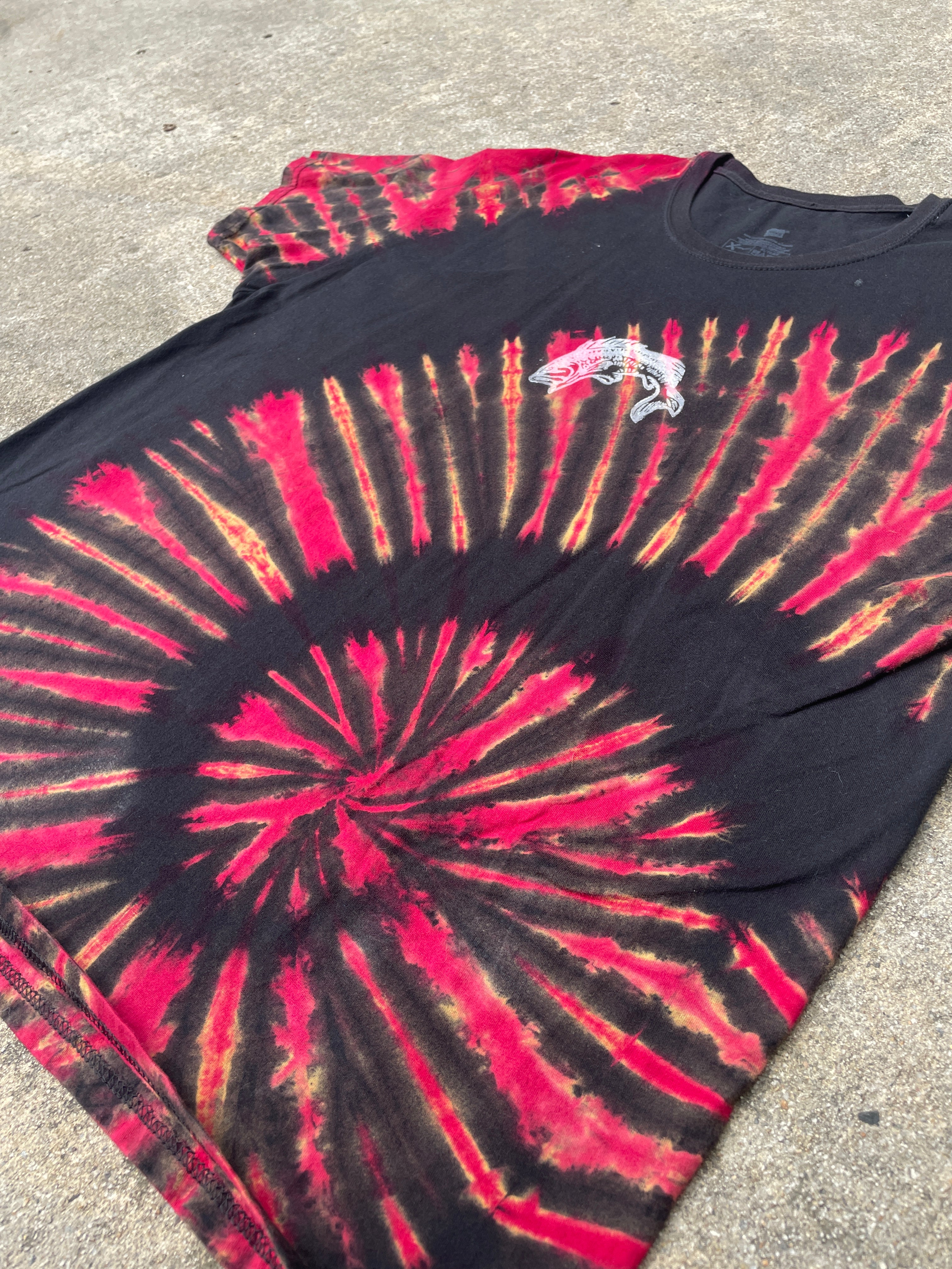 Hand-Printed Largemouth Bass Black and Red Spiral Reverse Tie Dye Short Sleeve T-Shirt | Men's Size XL