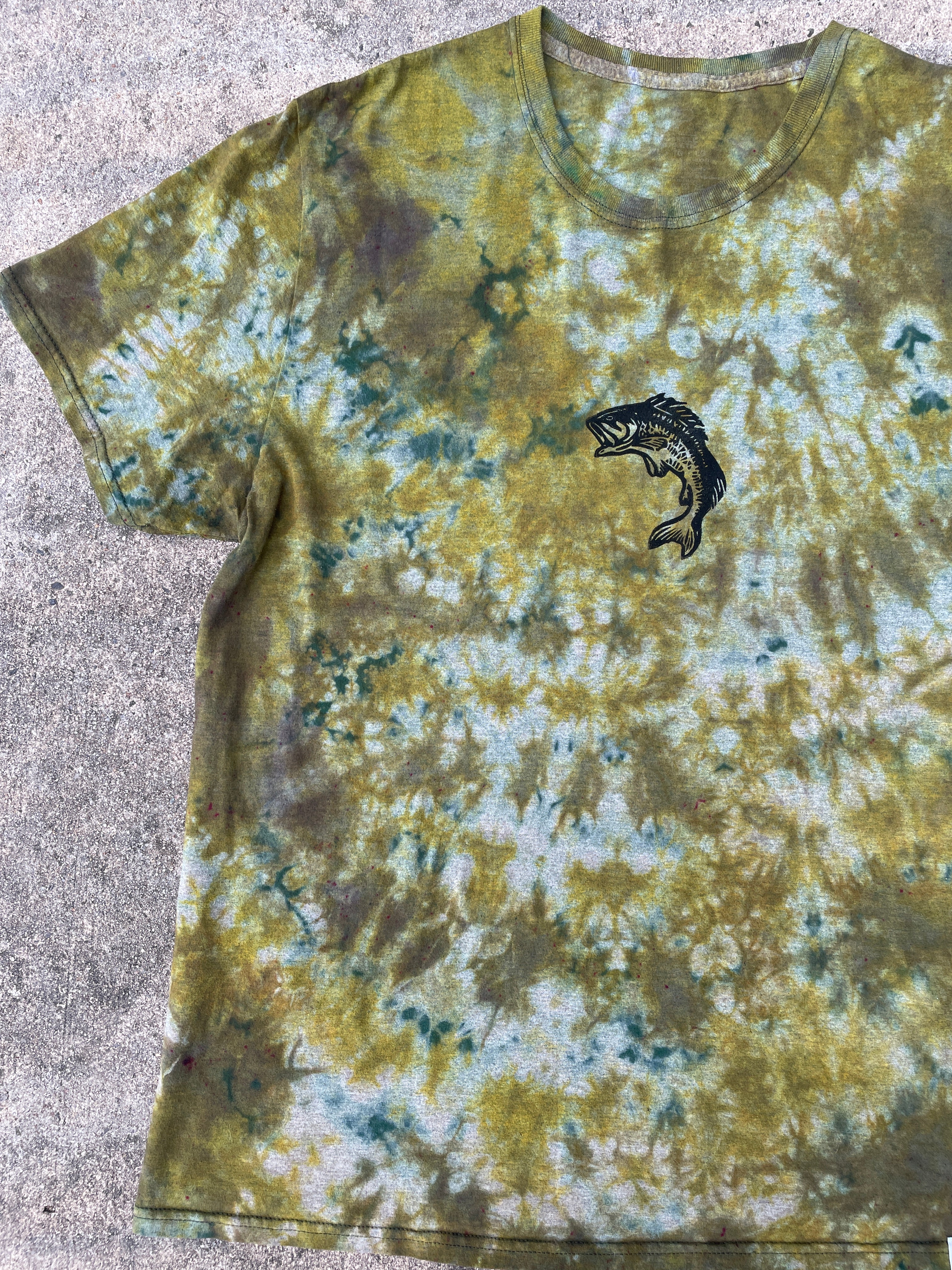 Hand-Printed Largemouth Bass Green and Gray Reverse Tie Dye Short Sleeve T-Shirt | Men's Size XL