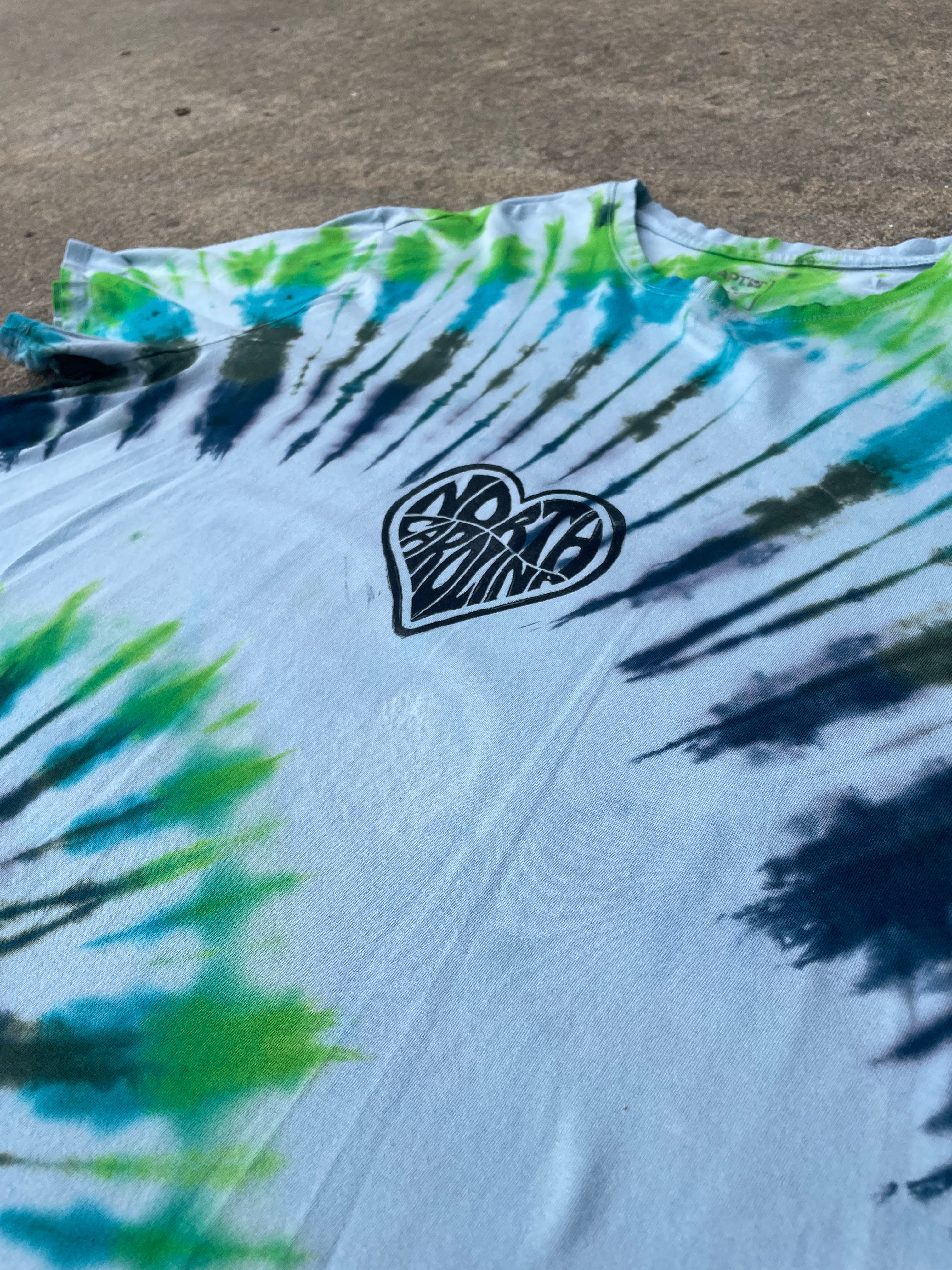 Hand-Printed North Carolina Green and Blue Spiral Tie Dye Short Sleeve T-Shirt | Men's Size XL