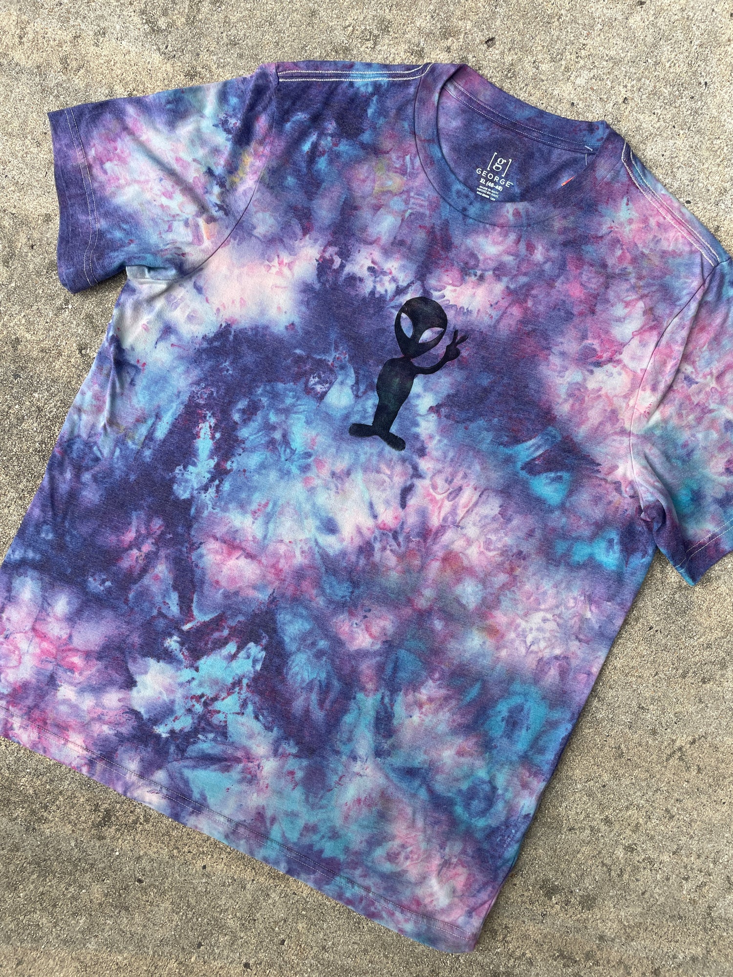 ALIEN GRAPHIC TEES