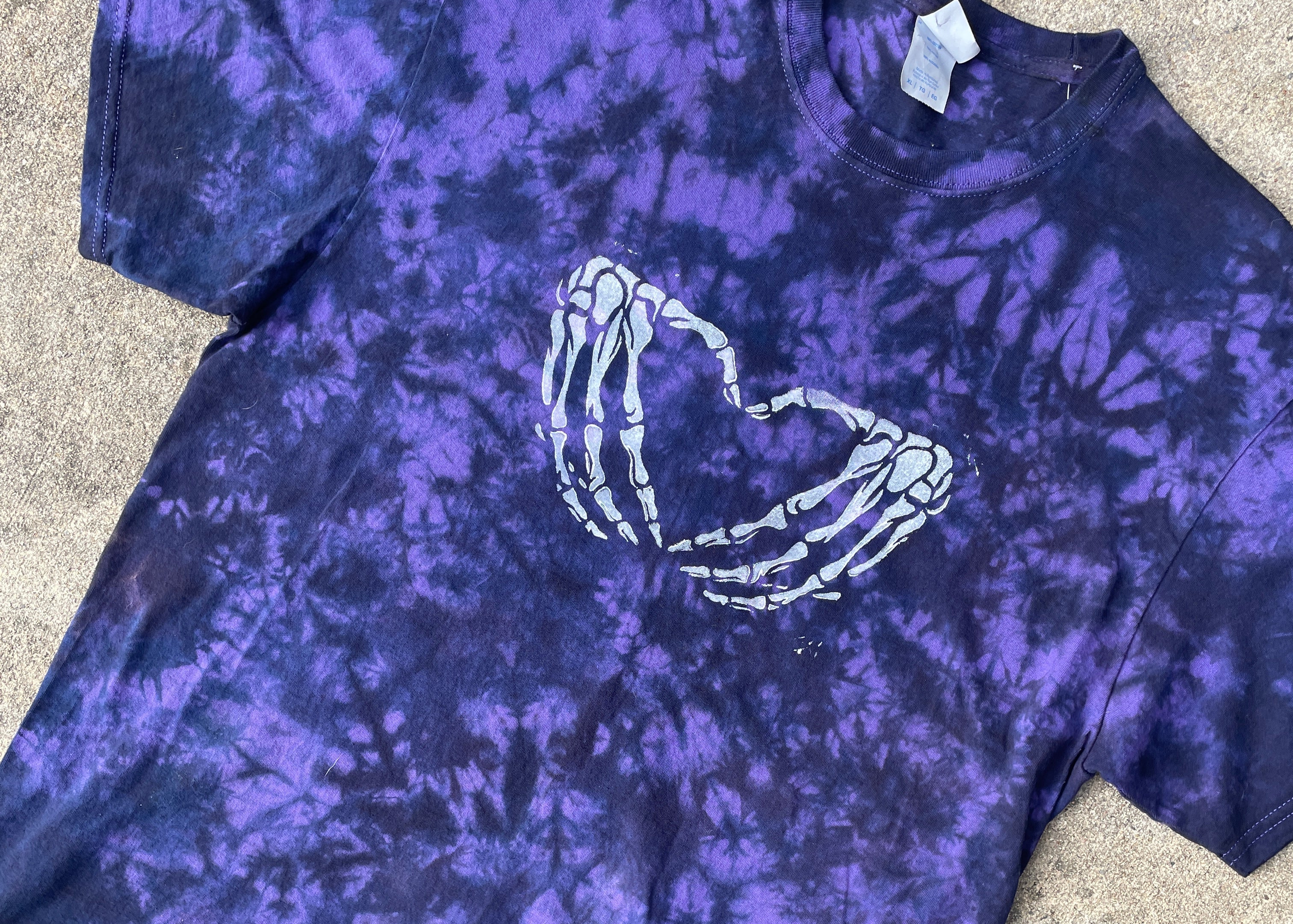 Hand-Printed Skeleton Heart Hands Black and Purple Tie Dye Short Sleeve T-Shirt | Men's Size XL