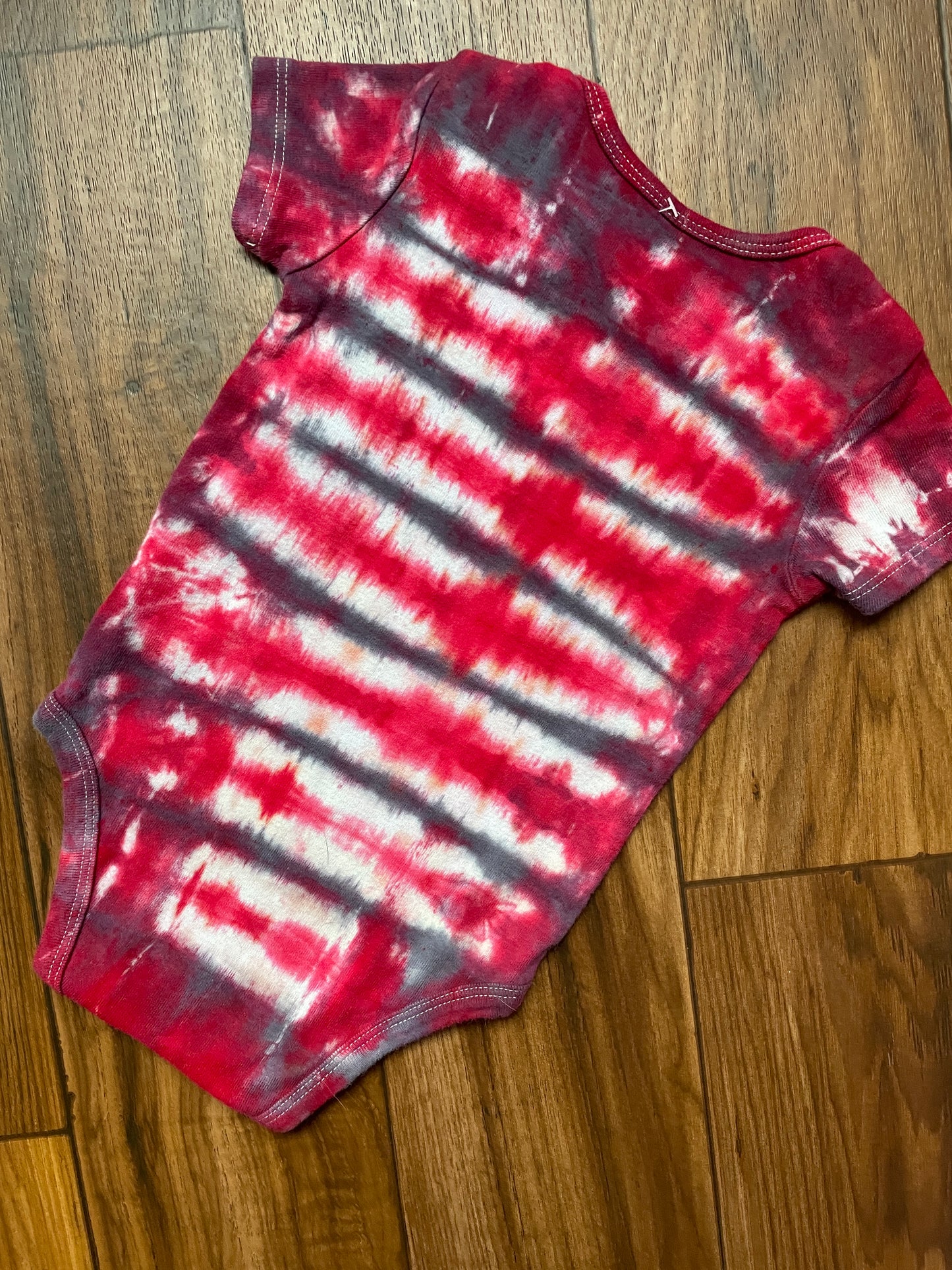 12 MO Red & Gray Tie Dye Short Sleeve Baby Onesie