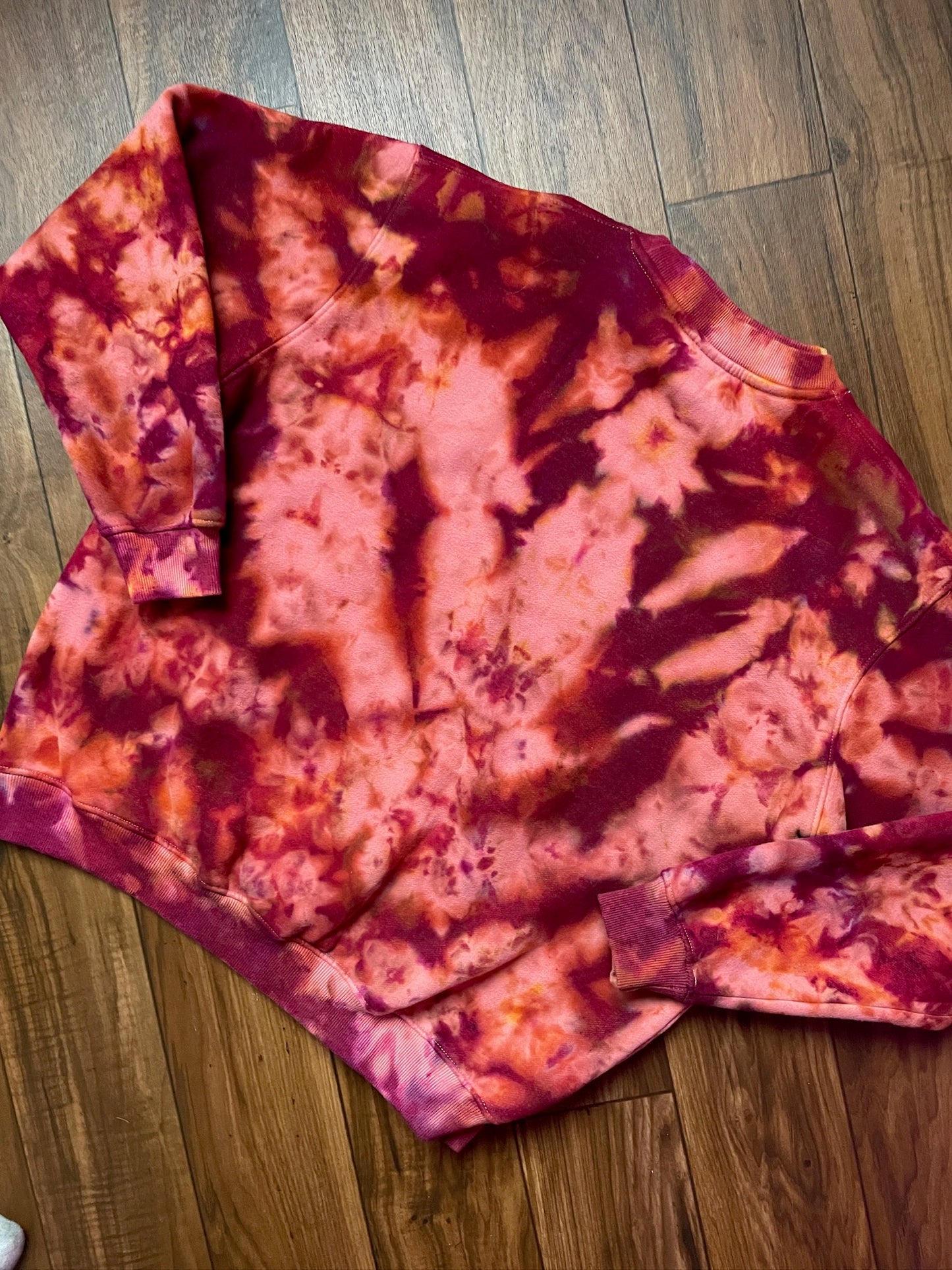 Men's XL Embroidered Flower Horse Tie Dye Crewneck Sweatshirt