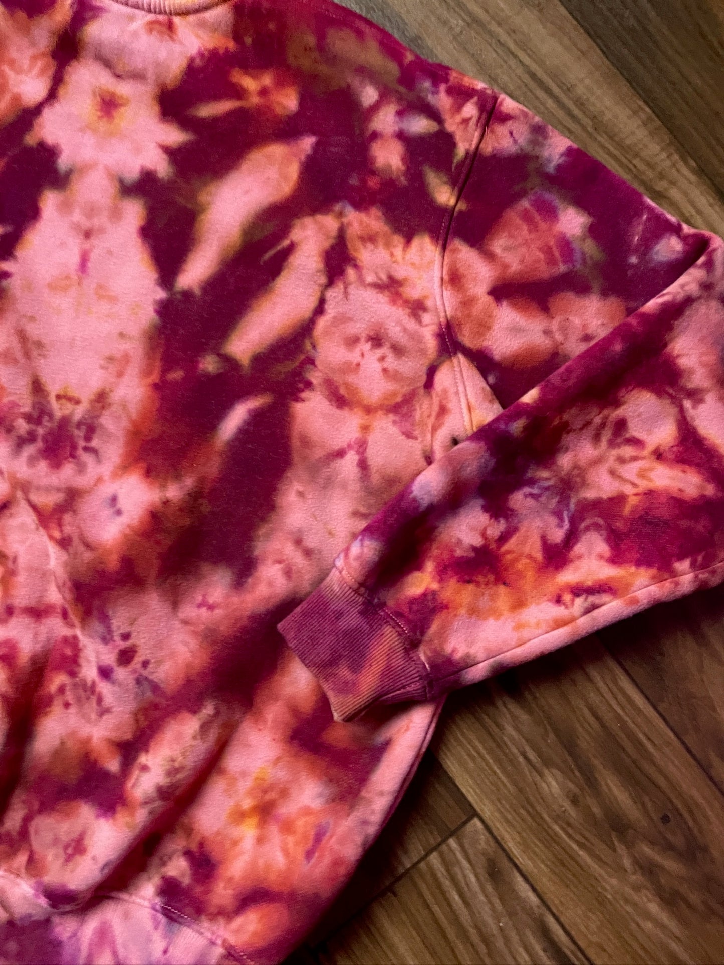 Men's XL Embroidered Flower Horse Tie Dye Crewneck Sweatshirt