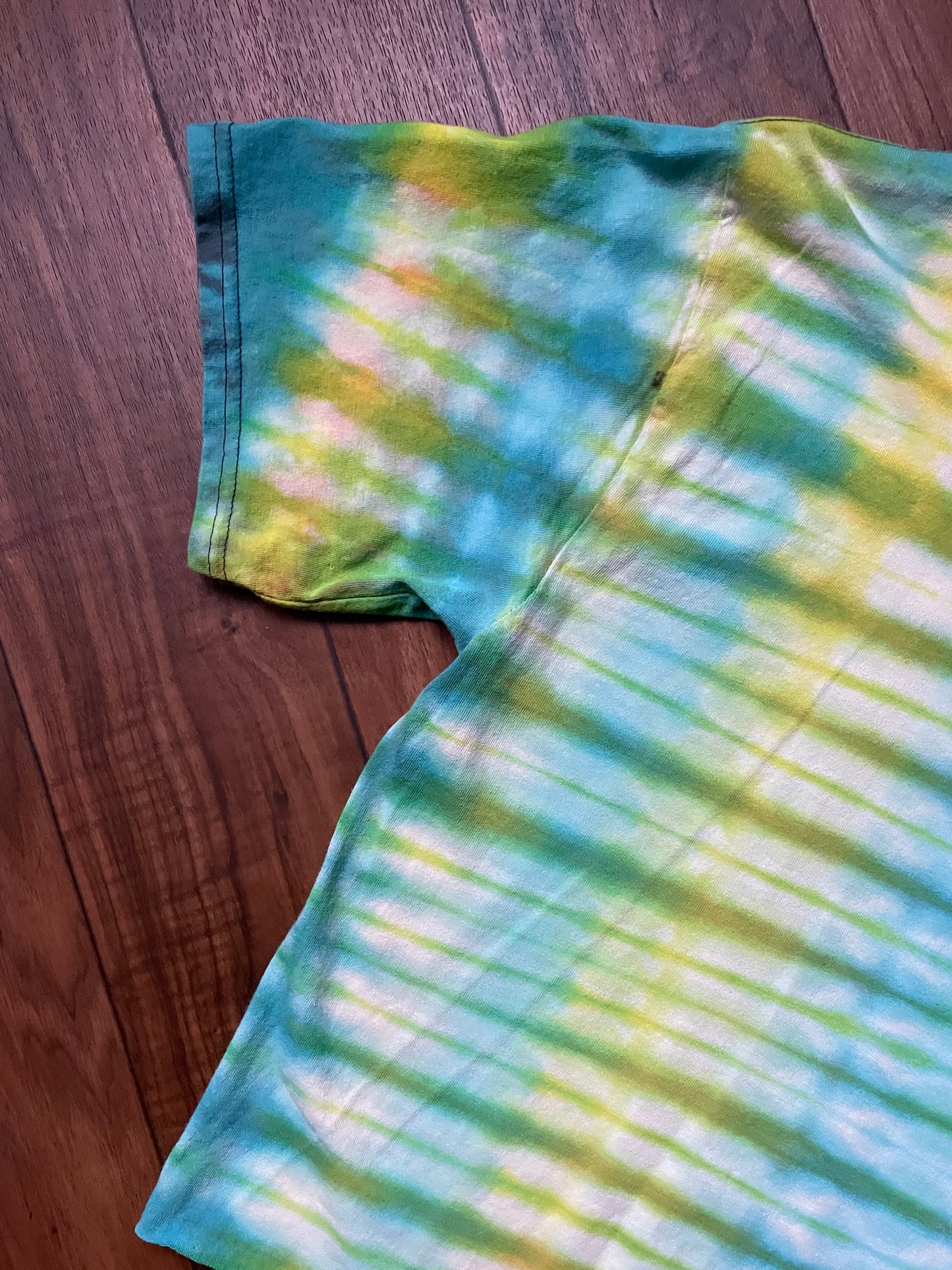 Men's Medium Climbing Carabiner Tie Dye Short Sleeve Crop Top