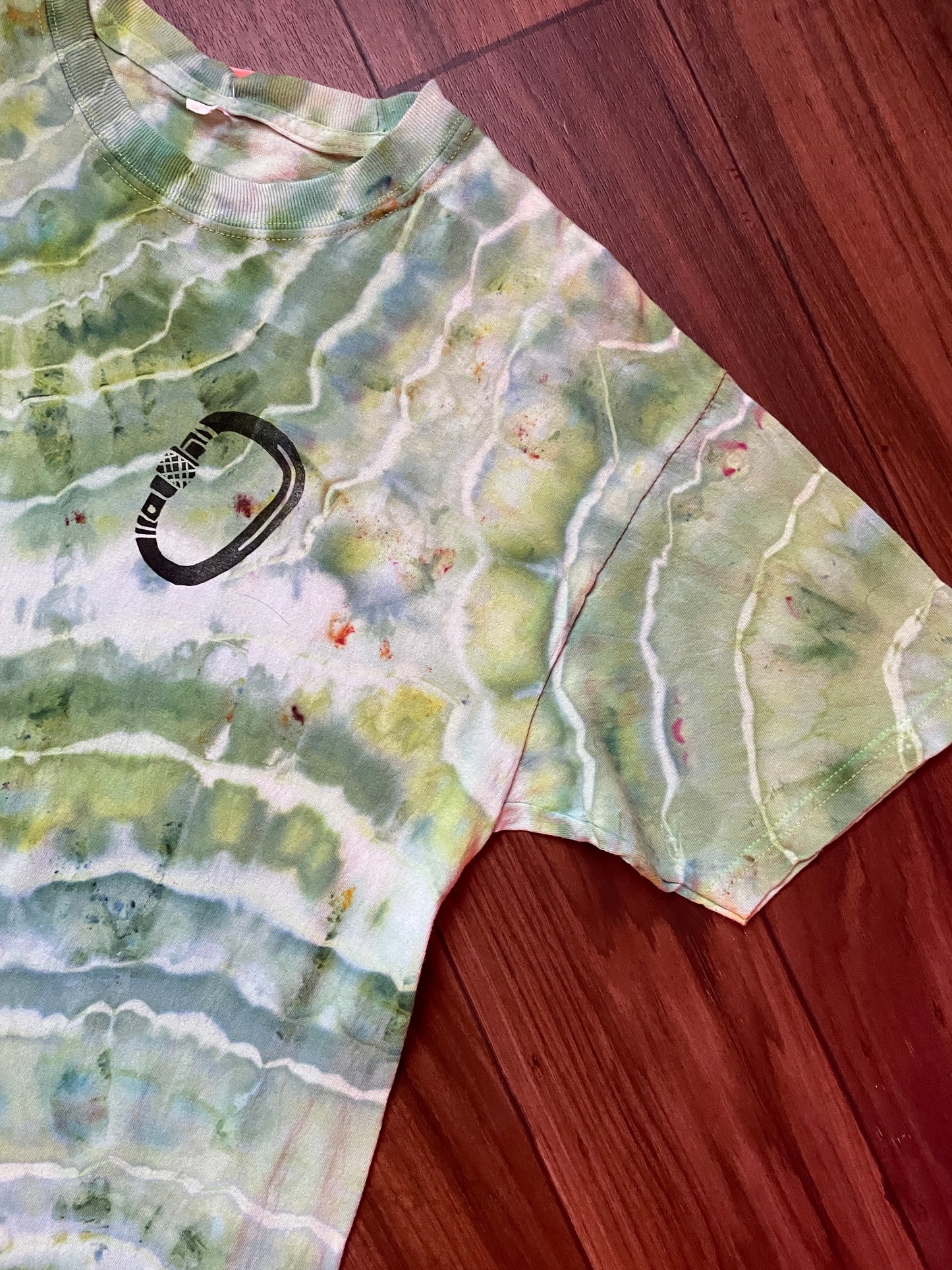 Men's Medium Climbing Carabiner Geode Tie Dye Short Sleeve T-Shirt