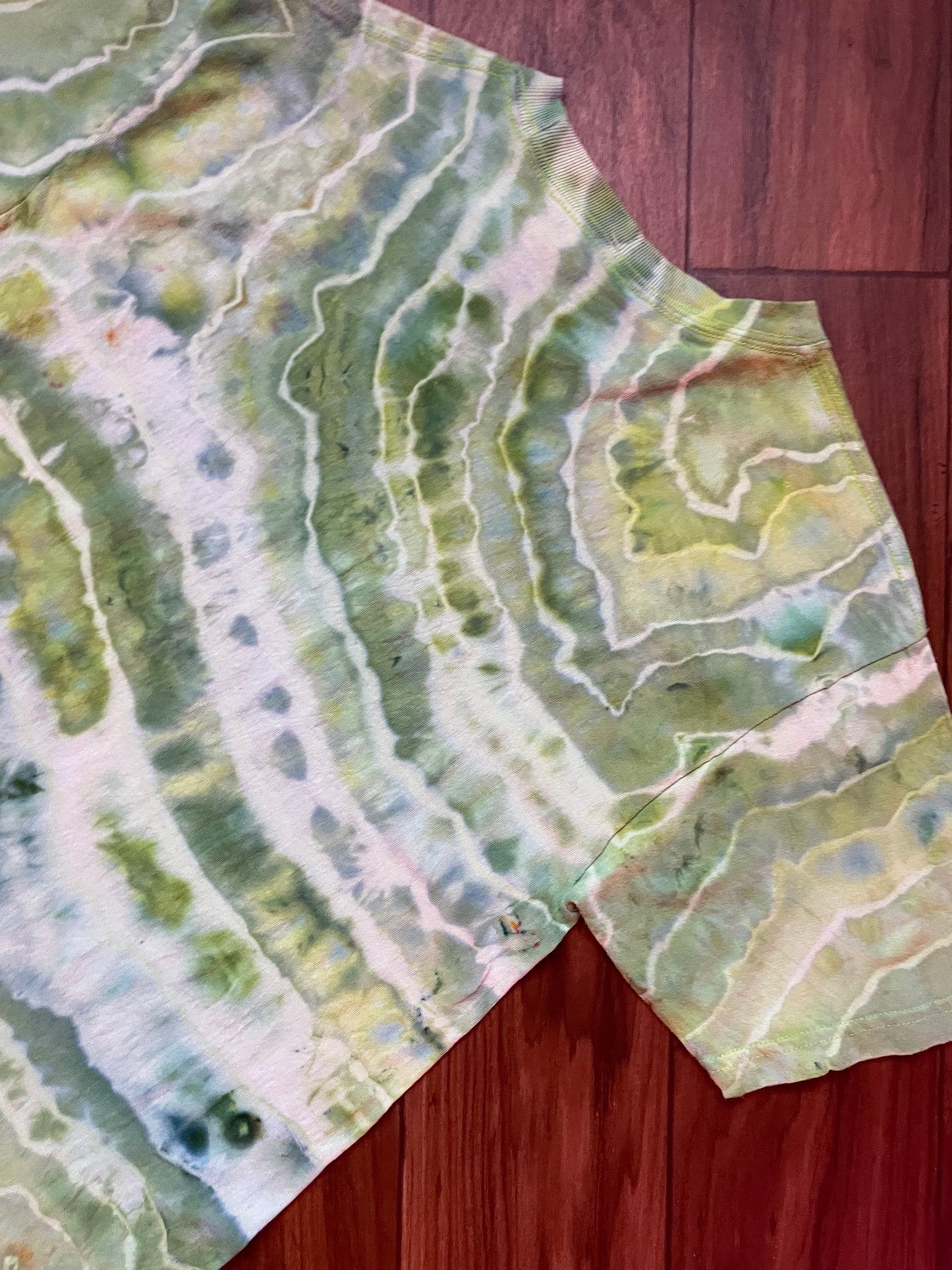 Men's Medium Climbing Carabiner Geode Tie Dye Short Sleeve T-Shirt