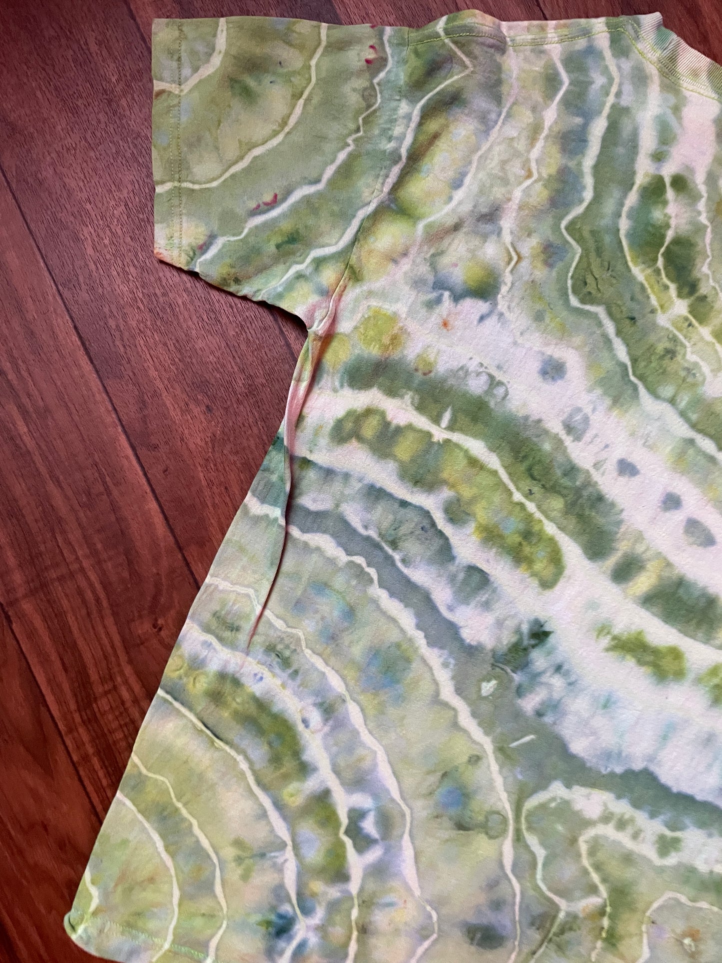 Men's Medium Climbing Carabiner Geode Tie Dye Short Sleeve T-Shirt