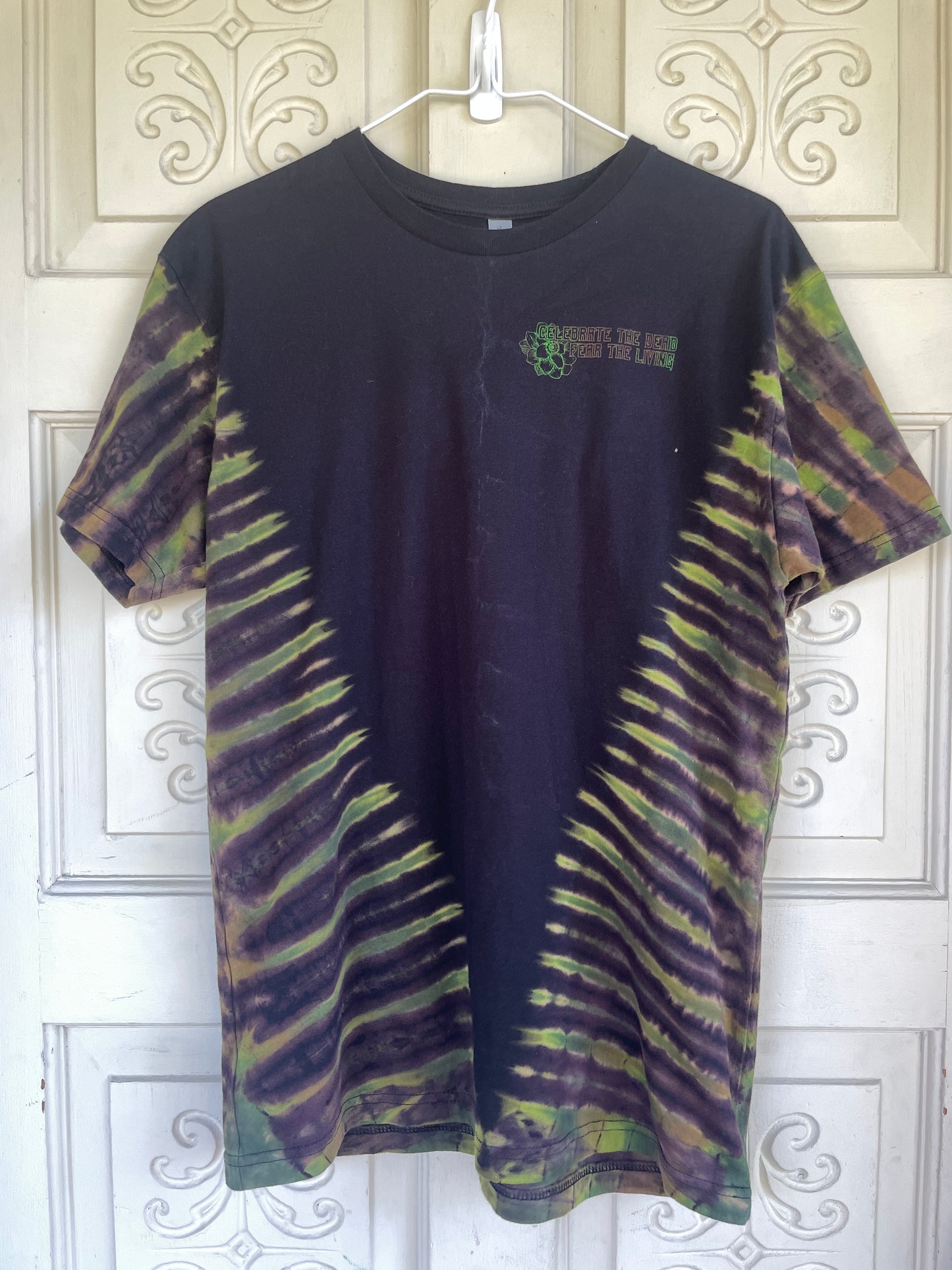 Medium Men's Venus Fly Trap Death Bouquet Handmade Tie Dye T-Shirt | One-Of-a-Kind Upcycled Black and Green Short Sleeve Shirt