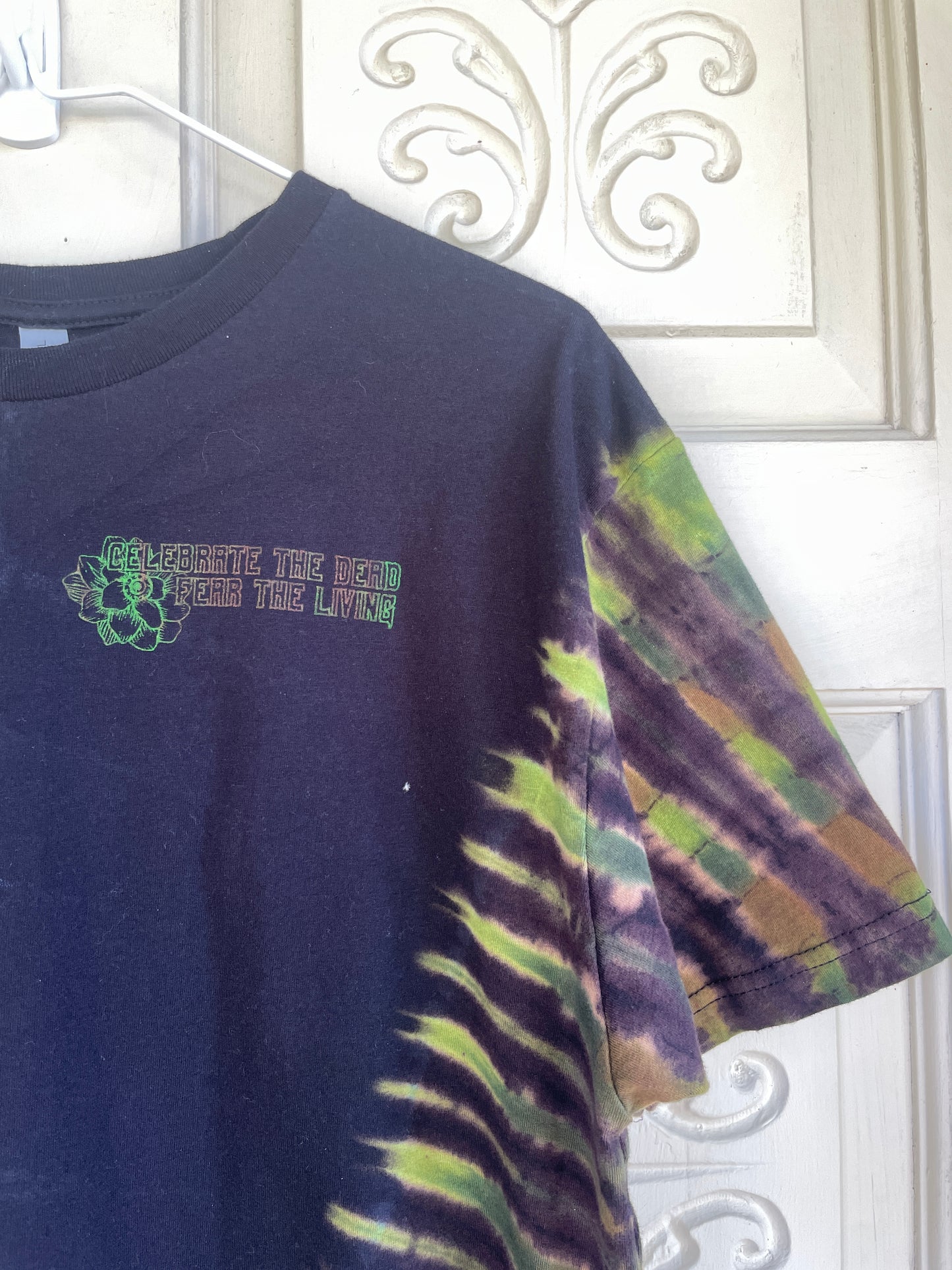 Medium Men's Venus Fly Trap Death Bouquet Handmade Tie Dye T-Shirt | One-Of-a-Kind Upcycled Black and Green Short Sleeve Shirt