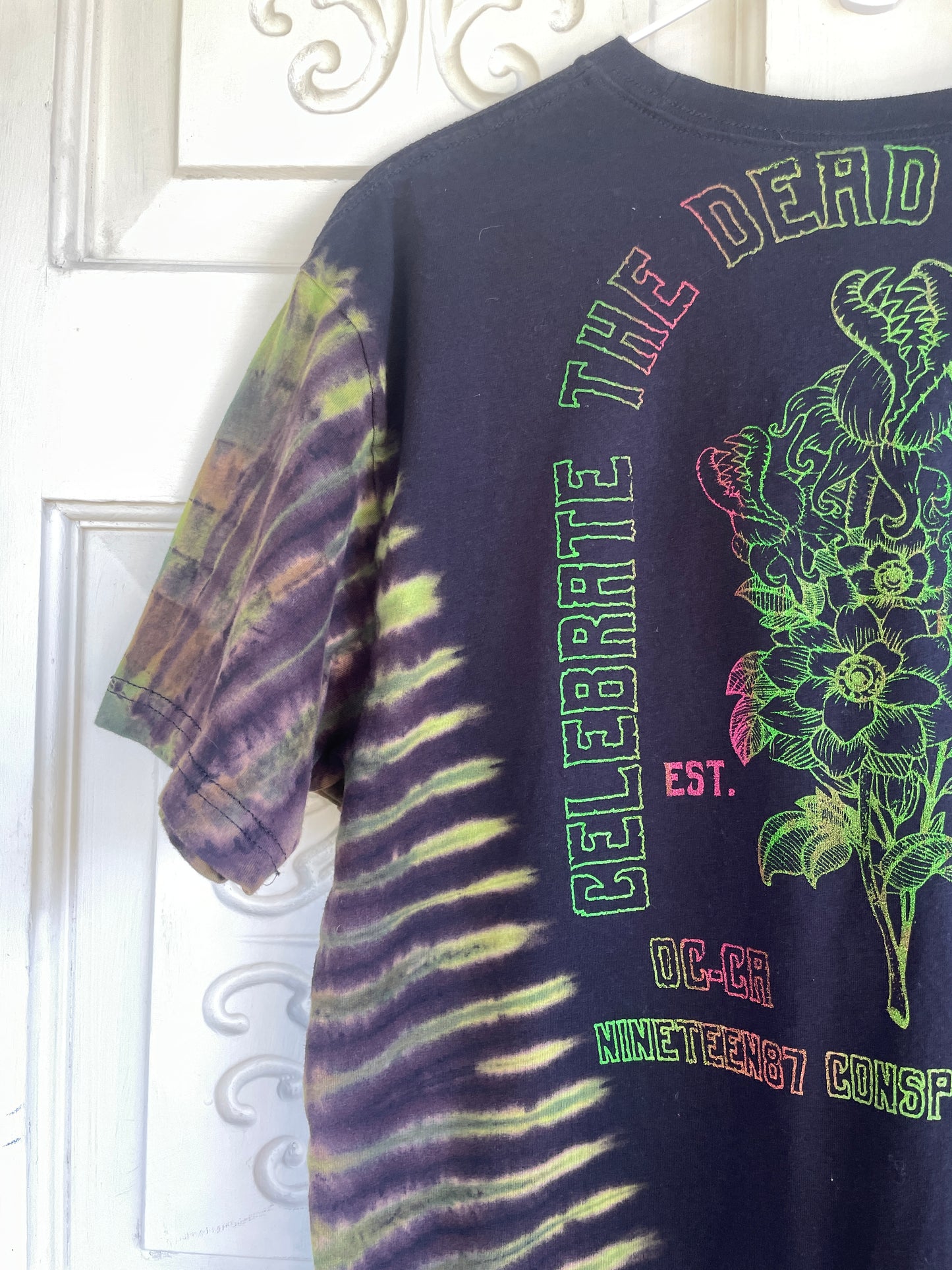 Medium Men's Venus Fly Trap Death Bouquet Handmade Tie Dye T-Shirt | One-Of-a-Kind Upcycled Black and Green Short Sleeve Shirt
