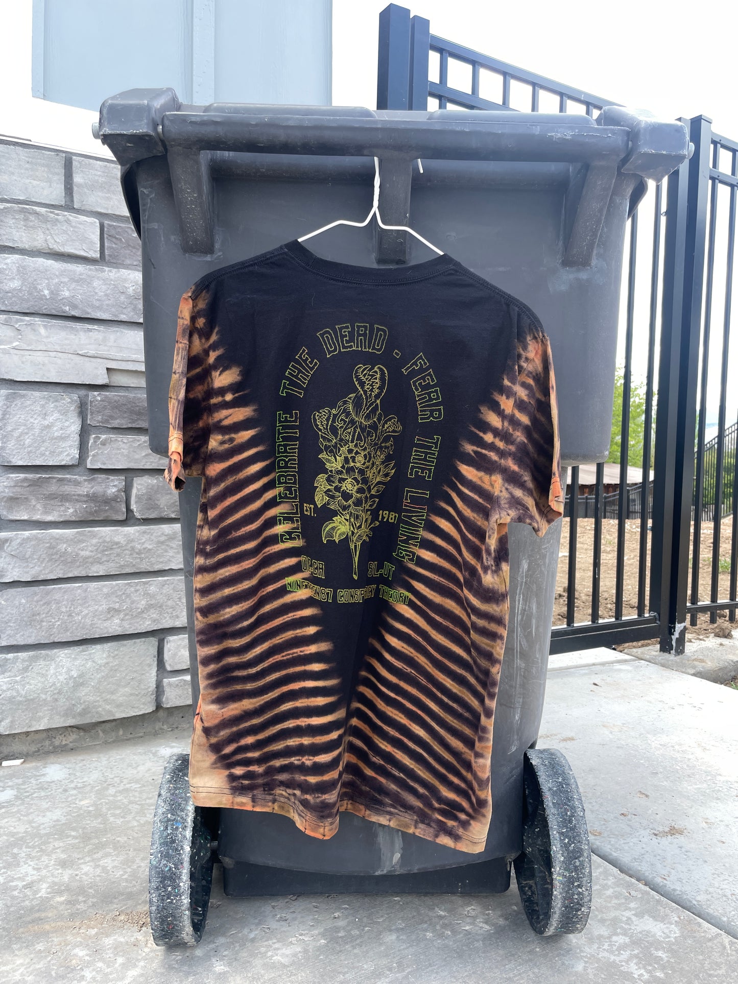 Medium Men's Venus Fly Trap Death Bouquet Handmade Tie Dye T-Shirt | One-Of-a-Kind Upcycled Black and Brown/Green Short Sleeve Shirt