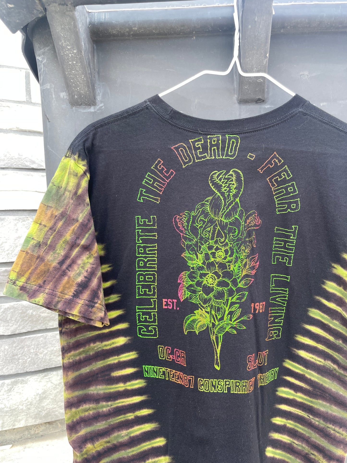 Medium Men's Venus Fly Trap Death Bouquet Handmade Tie Dye T-Shirt | One-Of-a-Kind Upcycled Black and Green Short Sleeve Shirt