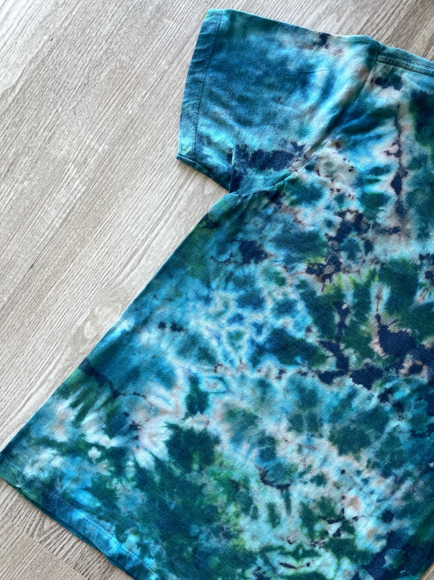 MEDIUM Men’s Cabela's Reverse Tie Dye Short Sleeve T-Shirt | One-Of-a-Kind Upcycled Blue and Green Crumpled Top