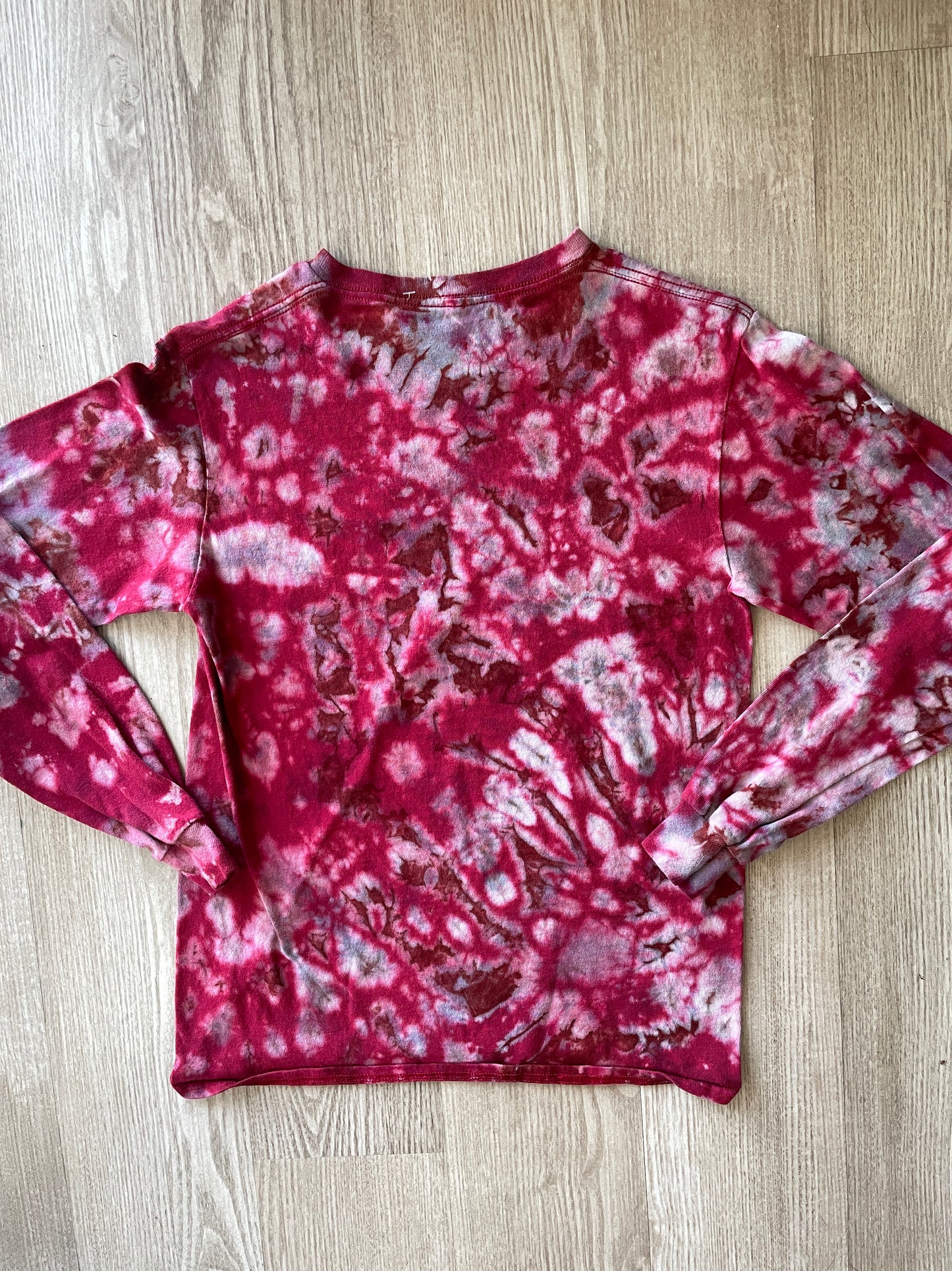 SMALL Youth Mossy Oak Reverse Tie Dye Long Sleeve T-Shirt | One-Of-a-Kind Upcycled Red and White Crumpled Top