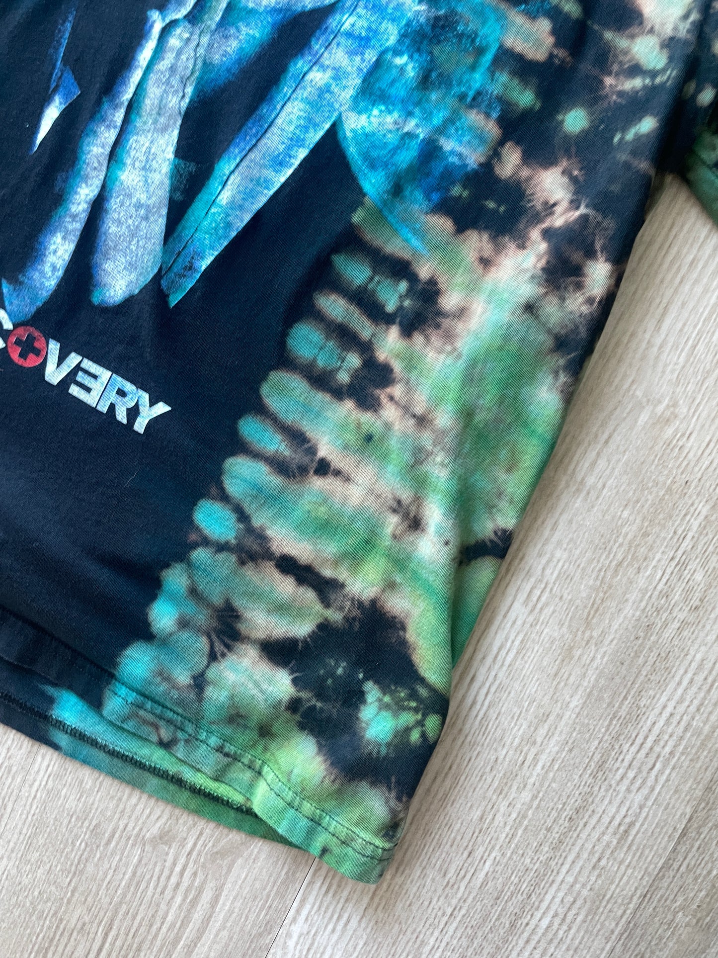 MEDIUM Men’s Eminem Recovery Handmade Bleach Tie Dye Short Sleeve T-Shirt | One-Of-a-Kind Upcycled Black and Blue Pleated Top