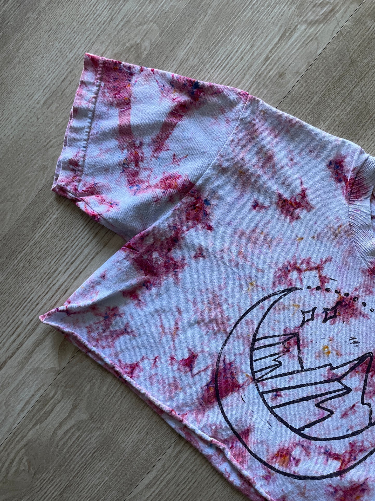 Medium Unisex Mountain Scape Handmade Tie Dye Crop Top | One-Of-a-Kind White and Pink Short Sleeve