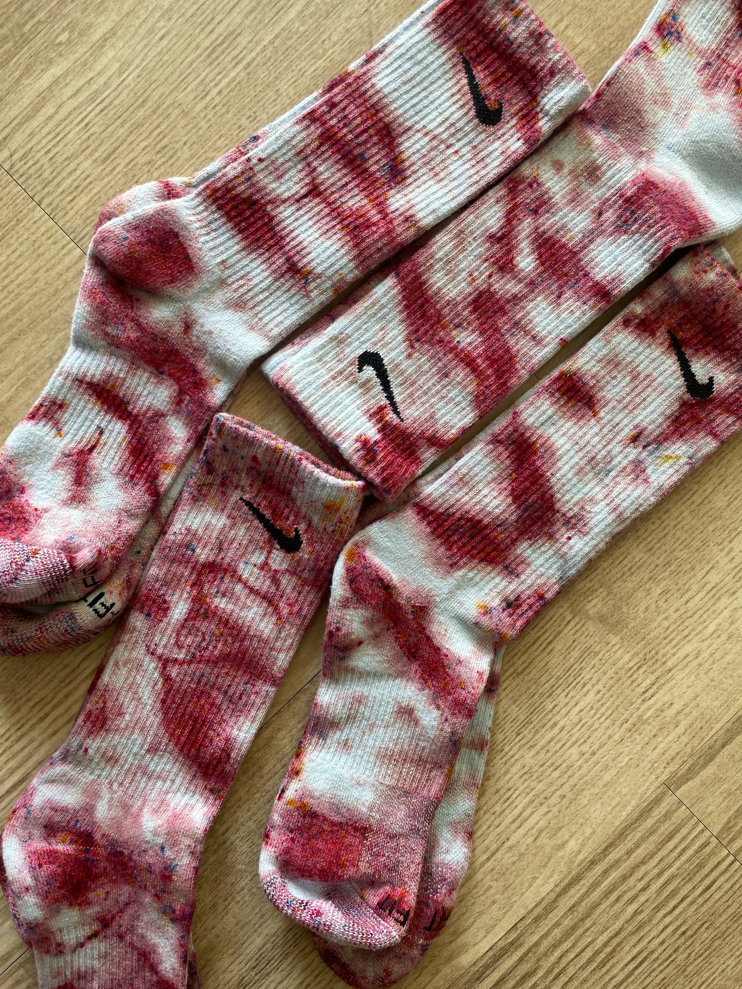 NIKE Socks Hand Tie Dyed Pink and White "Funfetti" Nike Dri-FIT Everyday Plus Crew Training Socks - Size Large (Men's 8-12/Women's 10-13)