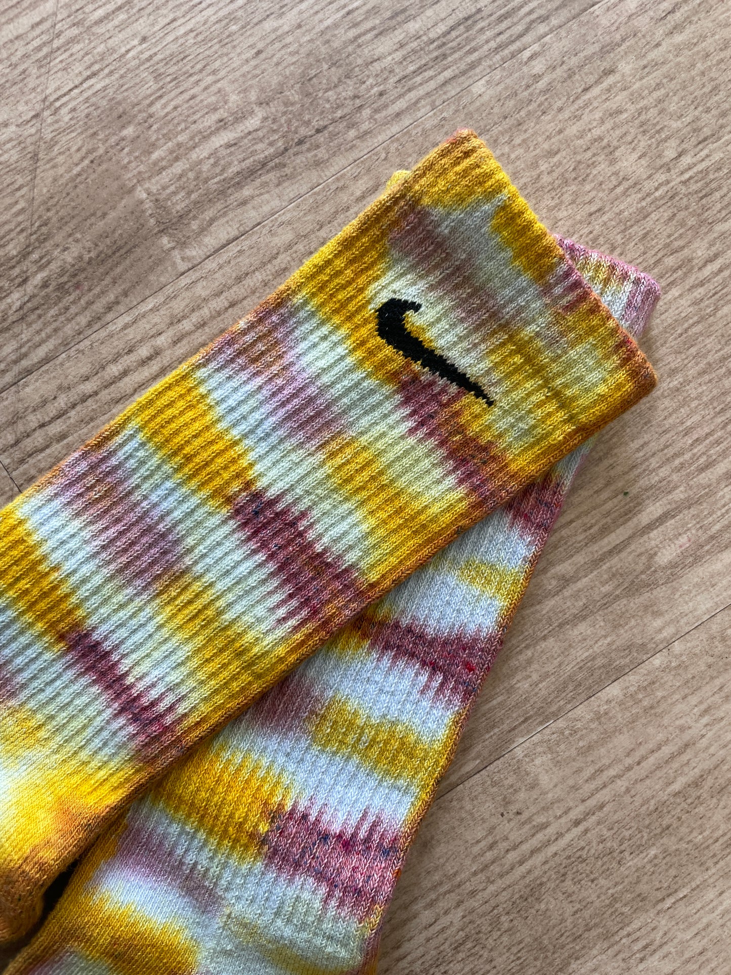 NIKE Socks Hand Tie Dyed Yellow and Pink Nike Dri-FIT Everyday Plus Crew Training Socks - Size Large (Men's 8-12/Women's 10-13)