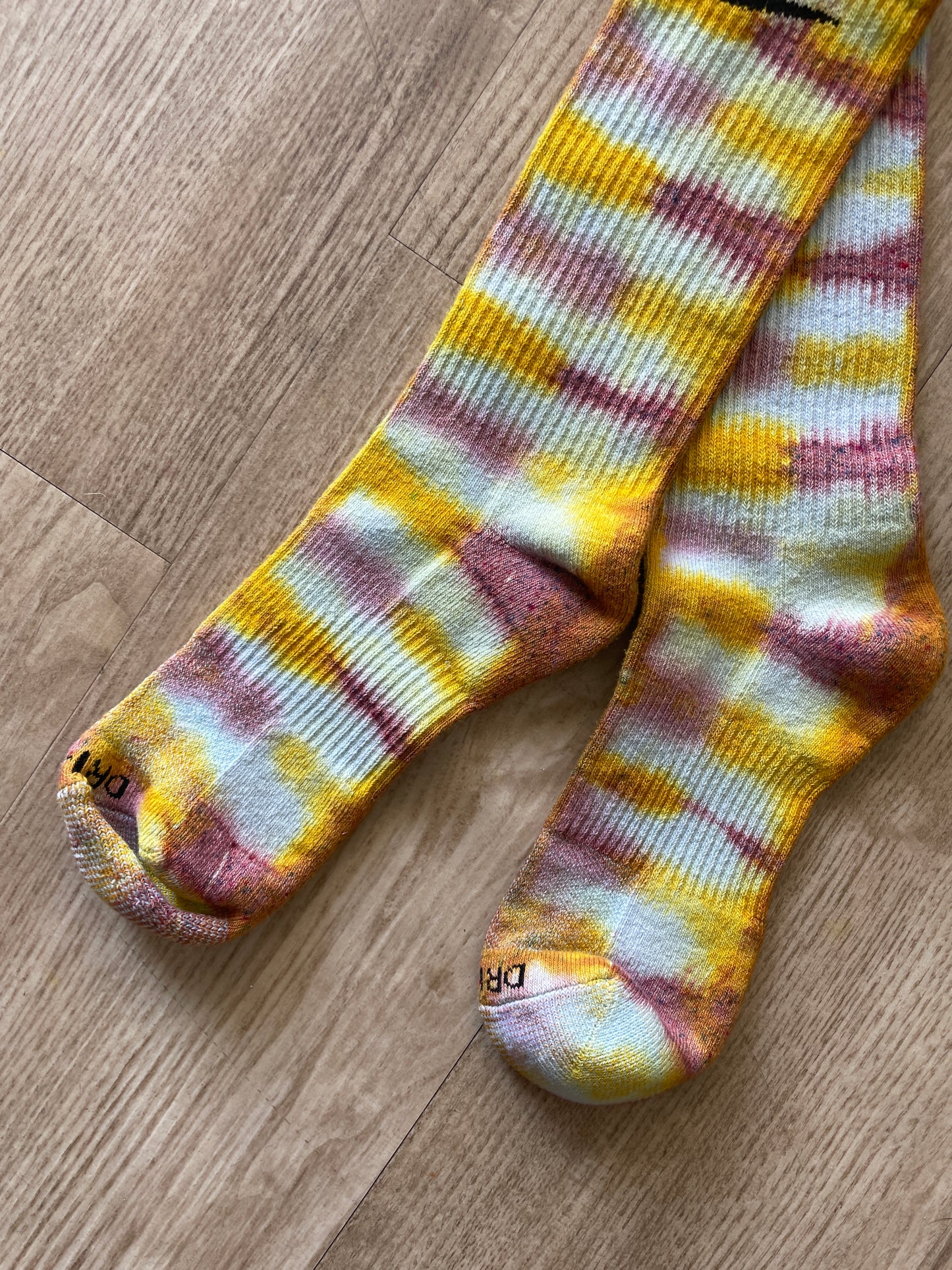 NIKE Socks Hand Tie Dyed Yellow and Pink Nike Dri-FIT Everyday Plus Crew Training Socks - Size Large (Men's 8-12/Women's 10-13)