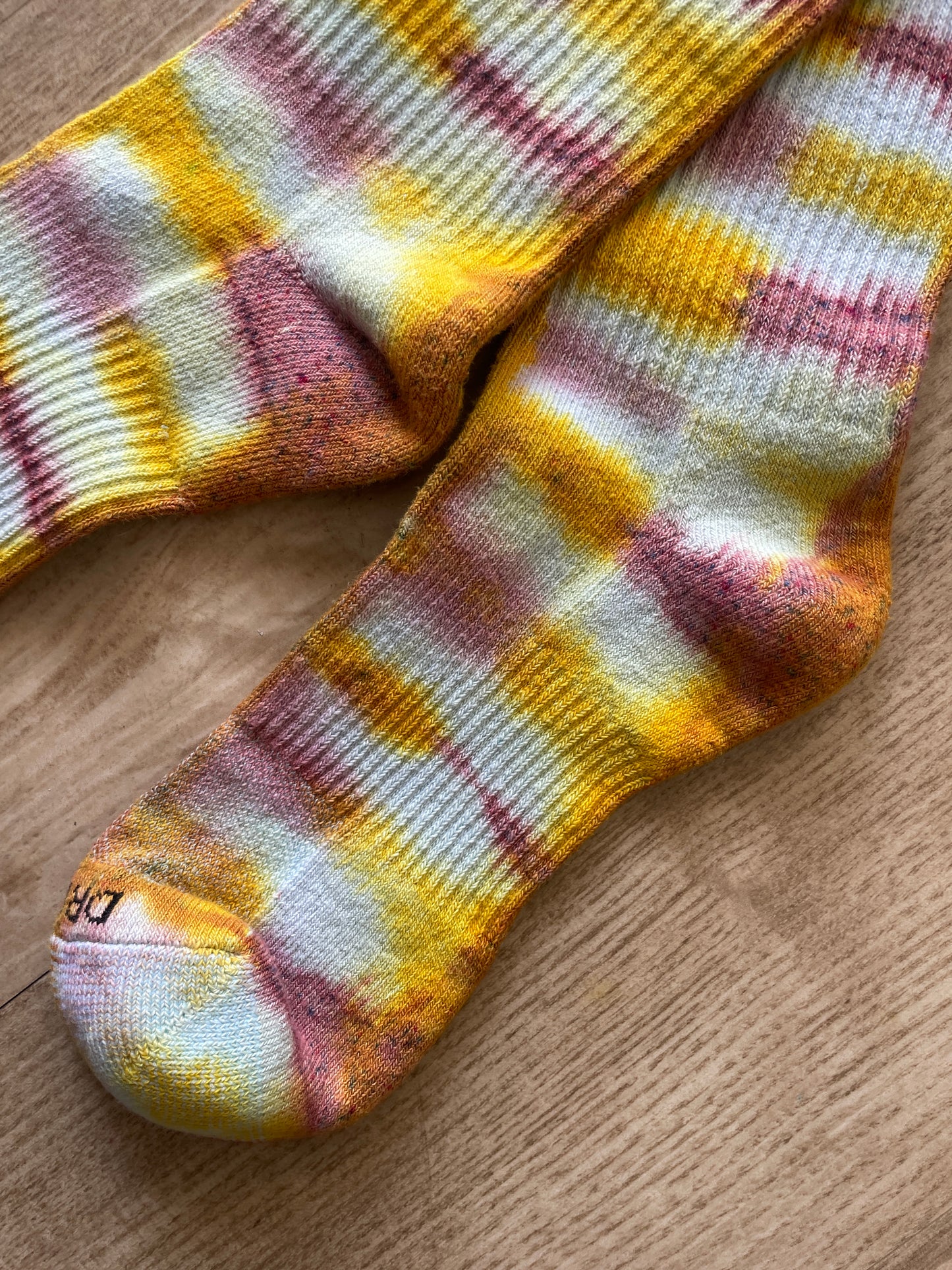 NIKE Socks Hand Tie Dyed Yellow and Pink Nike Dri-FIT Everyday Plus Crew Training Socks - Size Large (Men's 8-12/Women's 10-13)