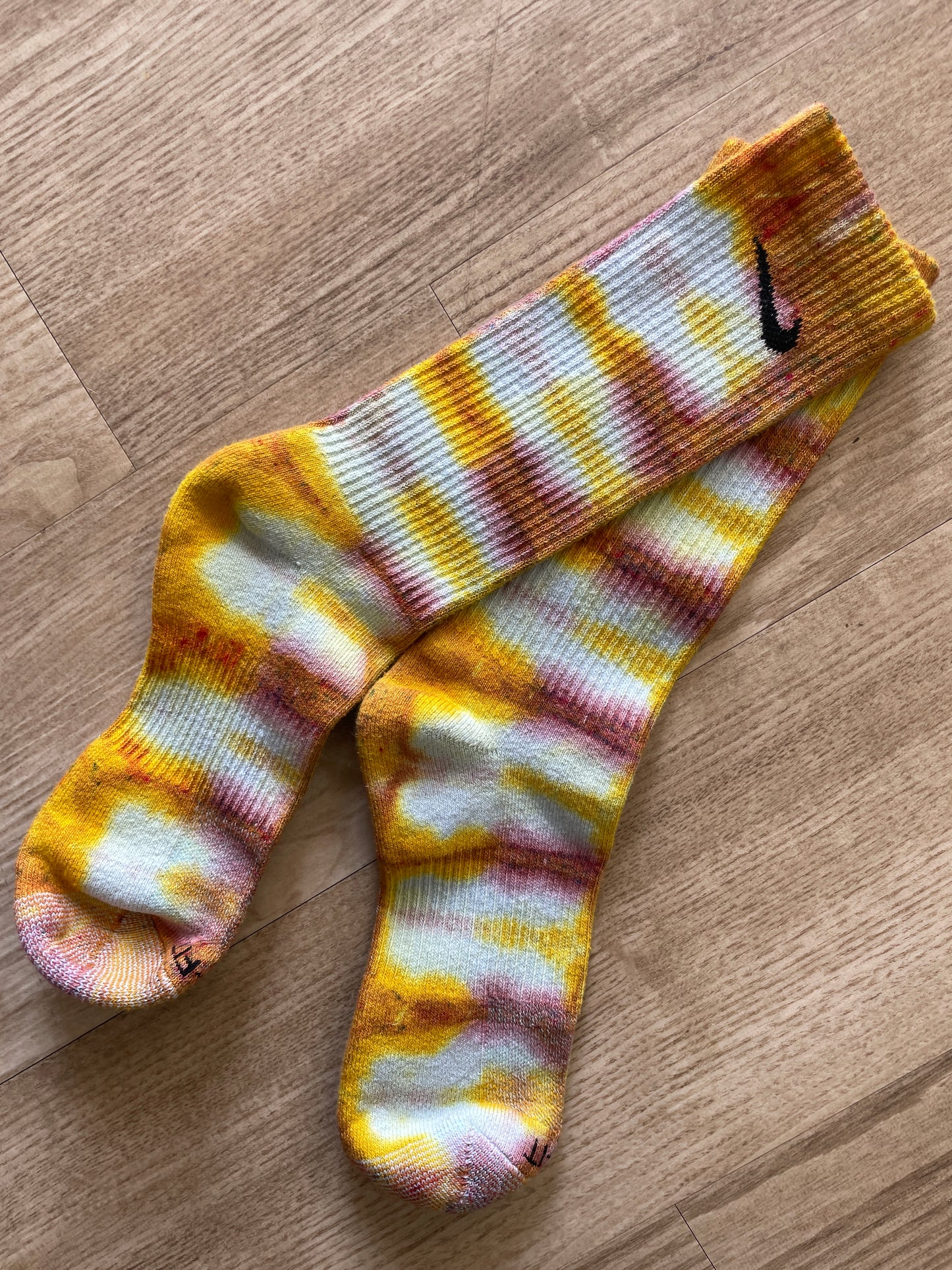 NIKE Socks Hand Tie Dyed Yellow and Pink Nike Dri-FIT Everyday Plus Crew Training Socks - Size Large (Men's 8-12/Women's 10-13)